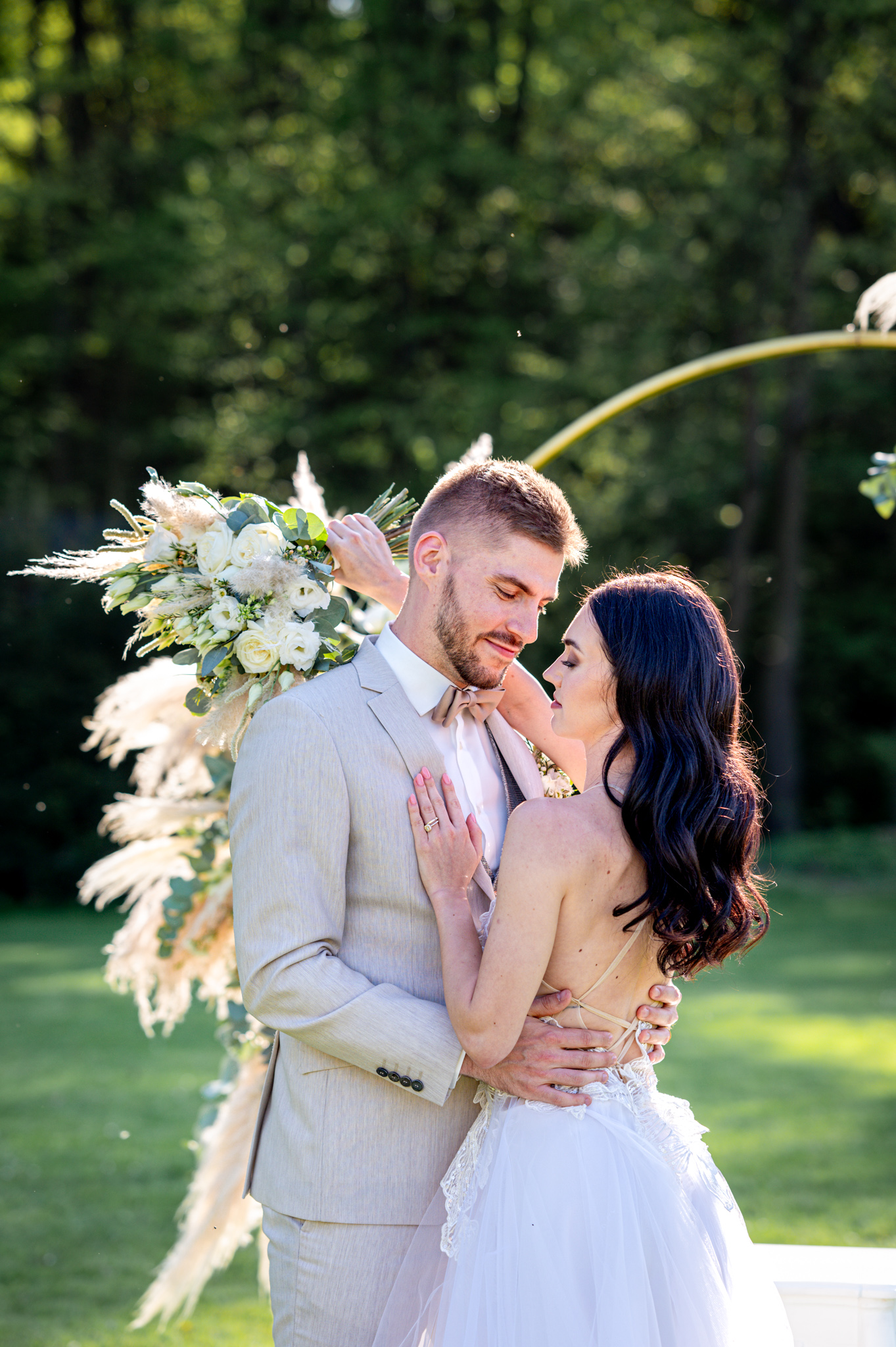 Svatební oblek upravený na míru včetně všech gentlemanských doplňků.👌 Ženicha oblékneme od hlavy k patě. 😉
REZERVACE ON-LINE ➡️ https://www.mejta.cz/rezervace
rezervace telefonicky ➡️ +420 731 567 309
Svatební místo @nasrubu_events
Koordinace svateb @wedding_events_cz
Oblek + svatební outfit @mejta_fashion
Šaty @svatebni_atelier_svatebneni
Šperky @klenoty_babayan
Květiny @mbflowerscz
Svatební grafika @zuzadesign
Svatební menu + catering @_hostinar_
Fotograf @patrikpseja.photography
Fotograf @terezakucerova.fotografka
Video @dejfoto
Balónkové instalace @vasemomenty_by_sierra
Sladký bar @tereza_chocolate
Sladký bar @electrabakery
Svatební inventář (židle, stoly, talíře..) @gregorevent
Make-up, vlasy @nicoldytrych_muah
Ručně šité podvazky @wedding_by_moni
Svatební vozy – půjčovna @weiss.as
Horkovzdušné balóny EU @balony.eu
Hudba @_loop_n_loop_
Hudba @uplne_quartet
Model @ekimaksrv
Modelka @monikaledabylova