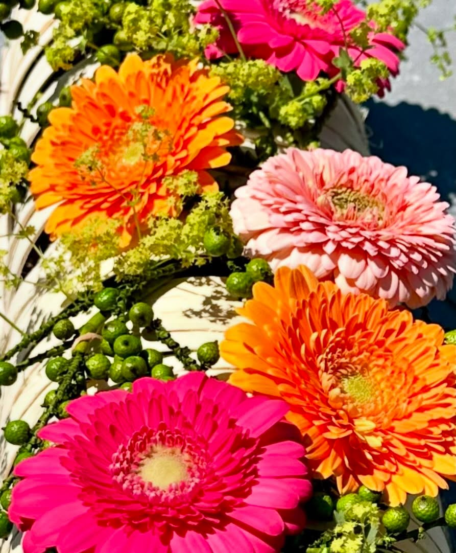 Petit avant-goût de ce que vous réserve l’atelier cette semaine 🌸 #fleursaddict #walhain #artfloral #gerbera #coursartfloral #agoragroup_