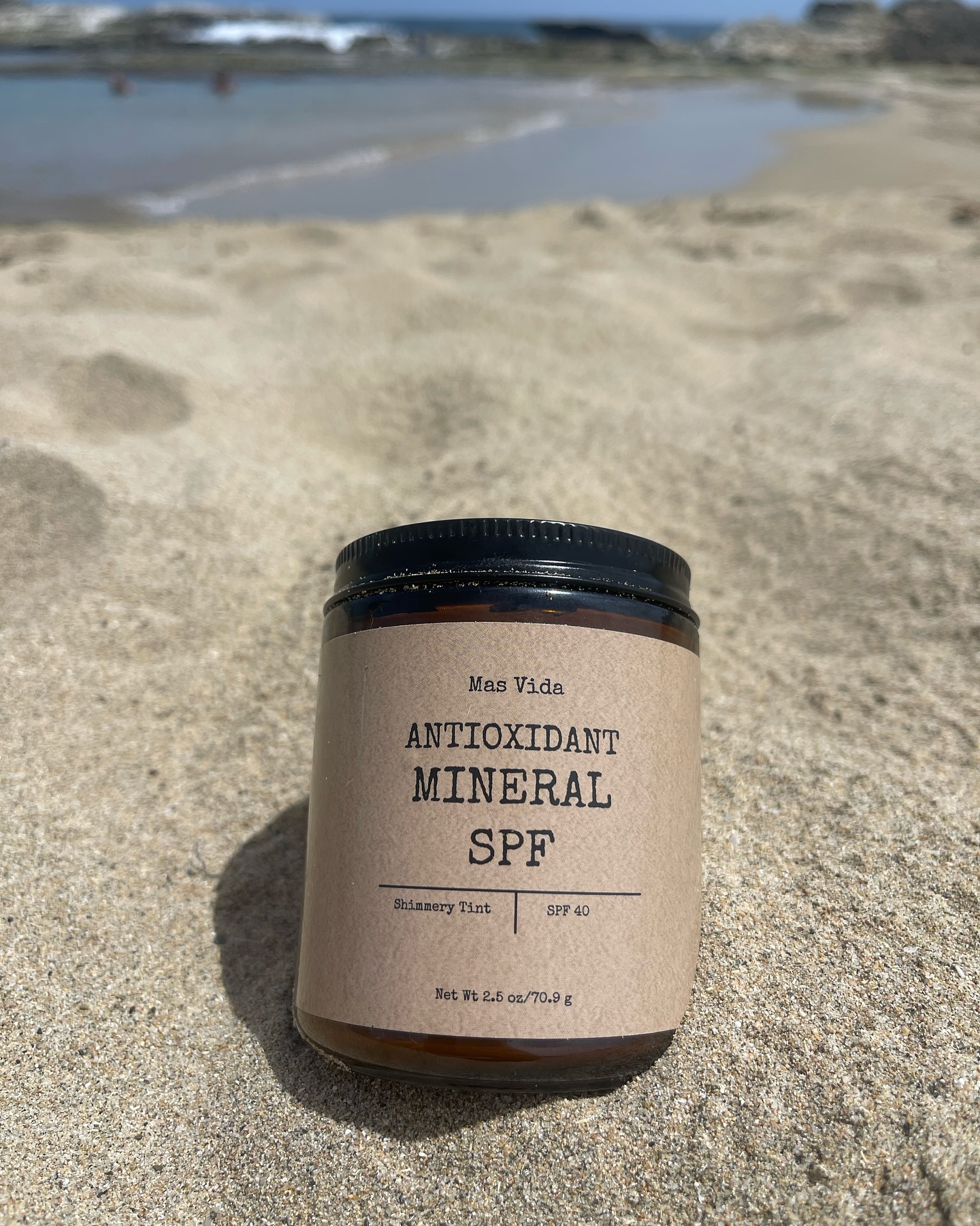 ANTIOXIDANT MINERAL SPF ☀️
Clean, organic, and nourishing. Made with deeply moisturizing oils and butters like shea, coconut, sweet almond, castor and jojoba. Non-nano zinc, carrot seed oil and red raspberry seed oil protects your skin with an SPF 40. Giving you a tan without the burn. Raw ceremonial cacao is added for extra antioxidants and white cast prevention.
Did we mention that it smells AMAZING!? 😍
Our phthalate-free golden sunset scent is married harmoniously with the natural smell of the raw cacao! 🍫
STOP using cancer causing chemical sunscreens and opt for a better SPF this summer with ingredients that are nourishing that you can trust.
Currently available at the Hollywood Farmer’s Market.