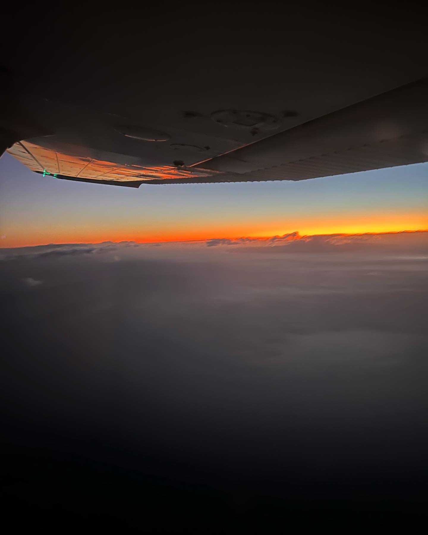 Night flights are always fun 🤩 🌕 #mauiaviators #learntoflyhere #idratherbeflying #nightflight