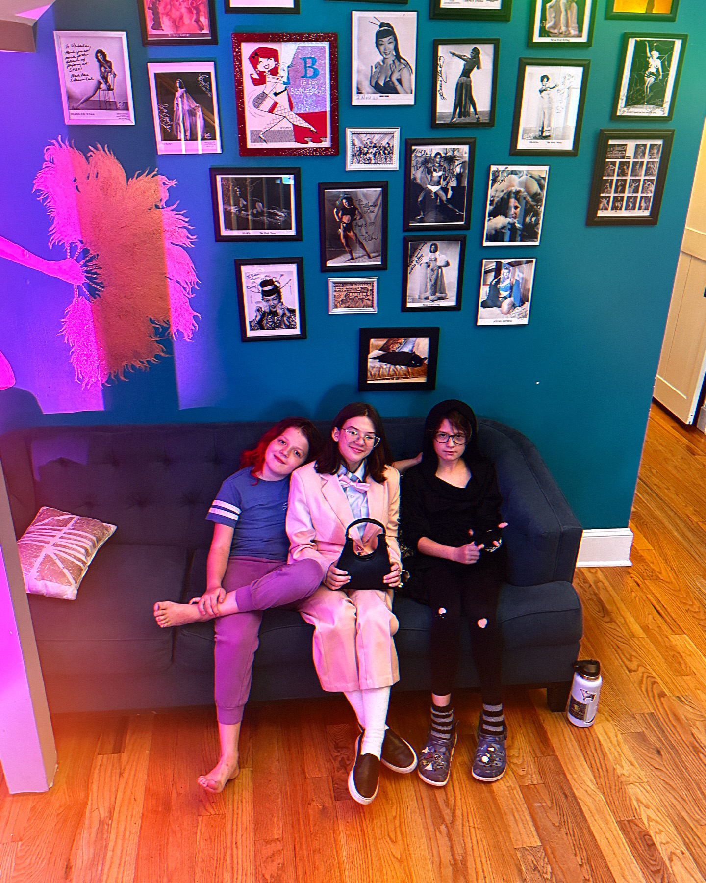 Welcoming in our Glamourtime Storytime guests! We're reading lgbtq centered books with @candyboxrevue to kids today in celebration of the #Stonewall uprising and #pride
#metropolitanstudios #atlantapride #lgbtqpride #readingisfundamental #eastatlantavillage #eav #lgbtqsmallbusiness #womanownedbusiness