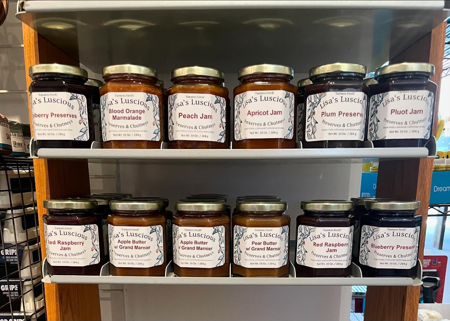 Lisa’s Luscious Kitchen re-stock! Local favorites like the Blood Orange Marmalade and Apple Butter with Grand Marnier. Come get a jar before they sell out again! #shopmendonoma #gualalaca #searanchcalifornia #shopsmall #shopsmallbusiness #TheKoastalKitchenShop #YourKreativeKitchenShop #KoastalKitchenGualala #GourmetGoodies #gourmet #budgetgourmet #foodie #GualalaFoodies #SeaRanchFoodies