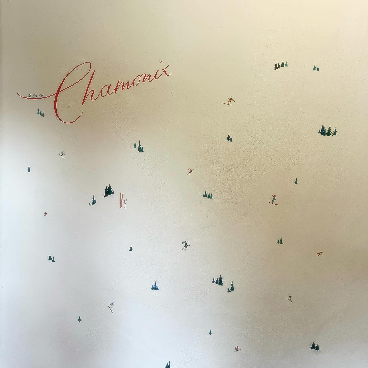 Introducing our stunning new wall illustration at our luxury chalet in Chamonix!
We are thrilled to unveil this bespoke masterpiece created by an esteemed illustrator who has worked with iconic houses like Dior, Gucci, and Hermes. Flown in especially for this occasion, her artwork adds a touch of elegance and sophistication to our chalet, making it even more enchanting.
Come and experience the perfect blend of luxury and artistry at our beautiful retreat. Book your stay with us and immerse yourself in the magic of Chamonix.
#Chamonix #LuxuryChalet #BespokeArt #ExclusiveExperience #Dior #Gucci #Hermes #LuxuryTravel #ChaletLife #MountainRetreat #ChamonixMontBlanc #AlpineLuxury #LuxuryGetaway #ChaletLiving #TravelInStyle #ArtAndLuxury #ChaletDesign #FrenchAlps #LuxuryEscape #EliteTravel #MountainChalet