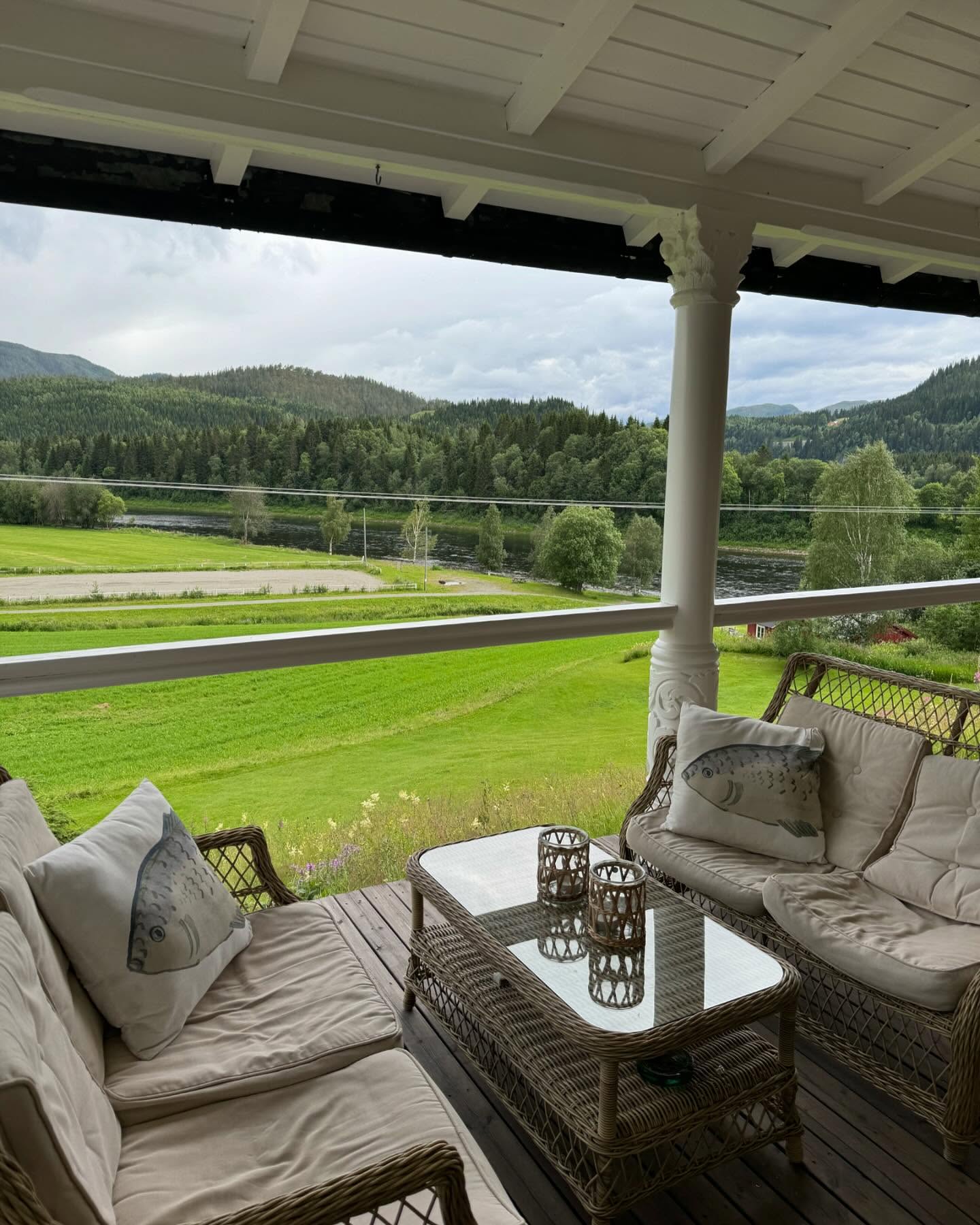 Her kan det nytes en god Gin Tonic etter vellykket fiske! 🎣