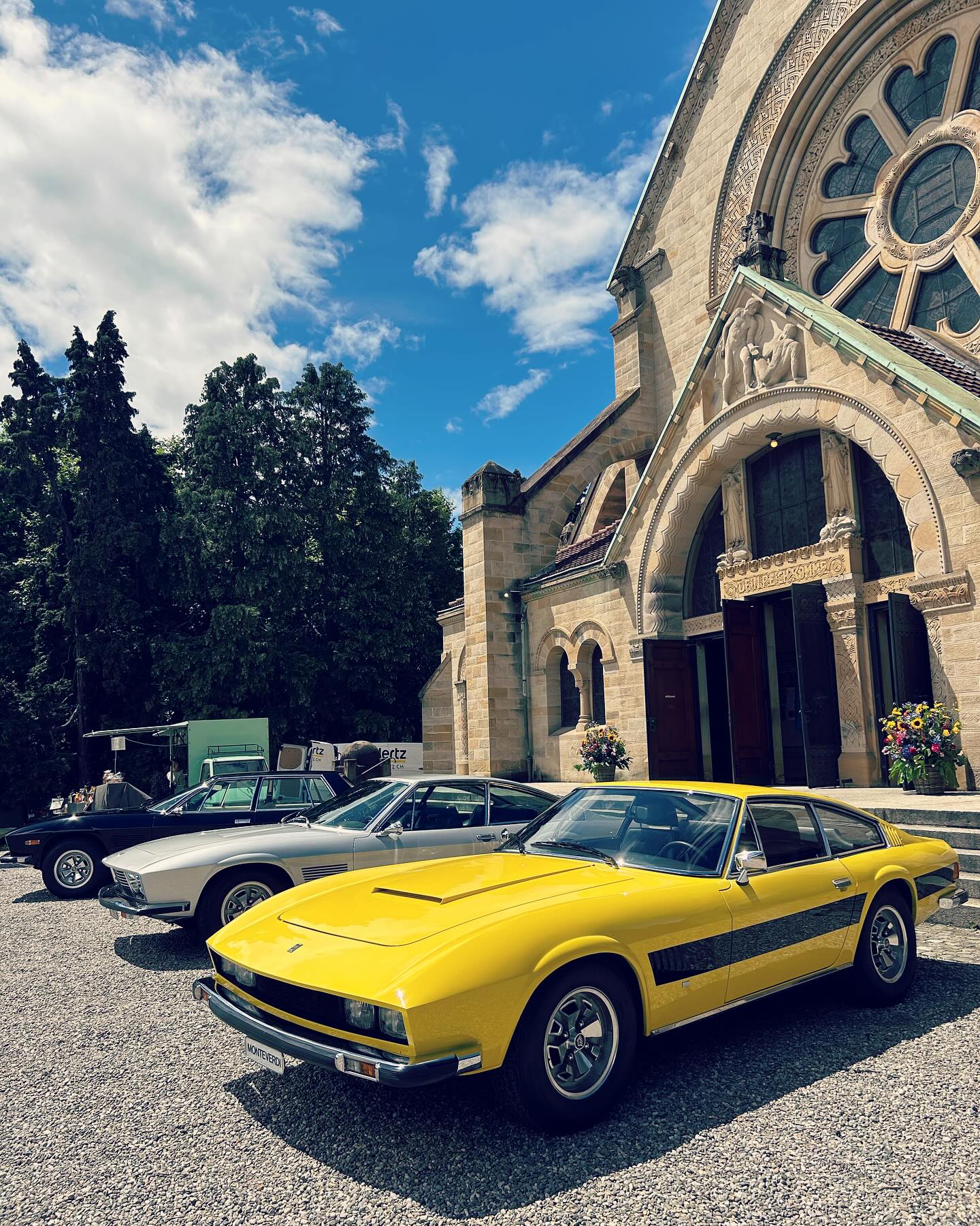 Oldtimer-Treffen anlässlich der Abschiedsfeier von #PaulBerger von #AutomobileMonteverdi (F1-Rennstall 1990). Ob das @kaffee_mobil da mithalten kann? 🤔🏎️
.
.
.
#paulberger #petermonteverdi #auto #racing #automobile #oldtimer #limousine #formel1 #formula1 #monteverdi #pauluskirche #kulturkirche #basel #schweiz #switzerland