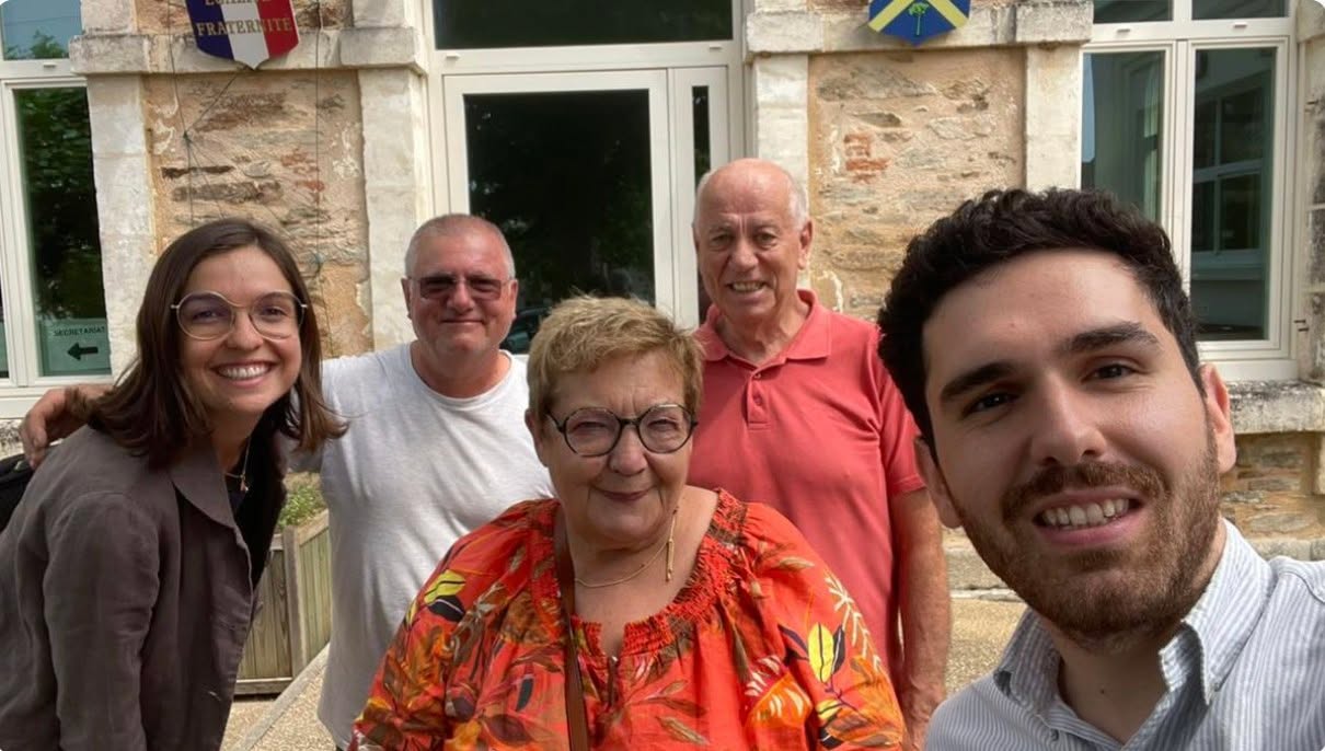 La Fédération Française des @trucsquimarchent parcourt actuellement les routes du pays à l’occasion du troisième « Tour de France des initiatives locales » ! 🐔🇫🇷
Leur passage en Dordogne a permis une apparition sur France Bleu Périgord, 🔗 en bio pour lire et écouter!