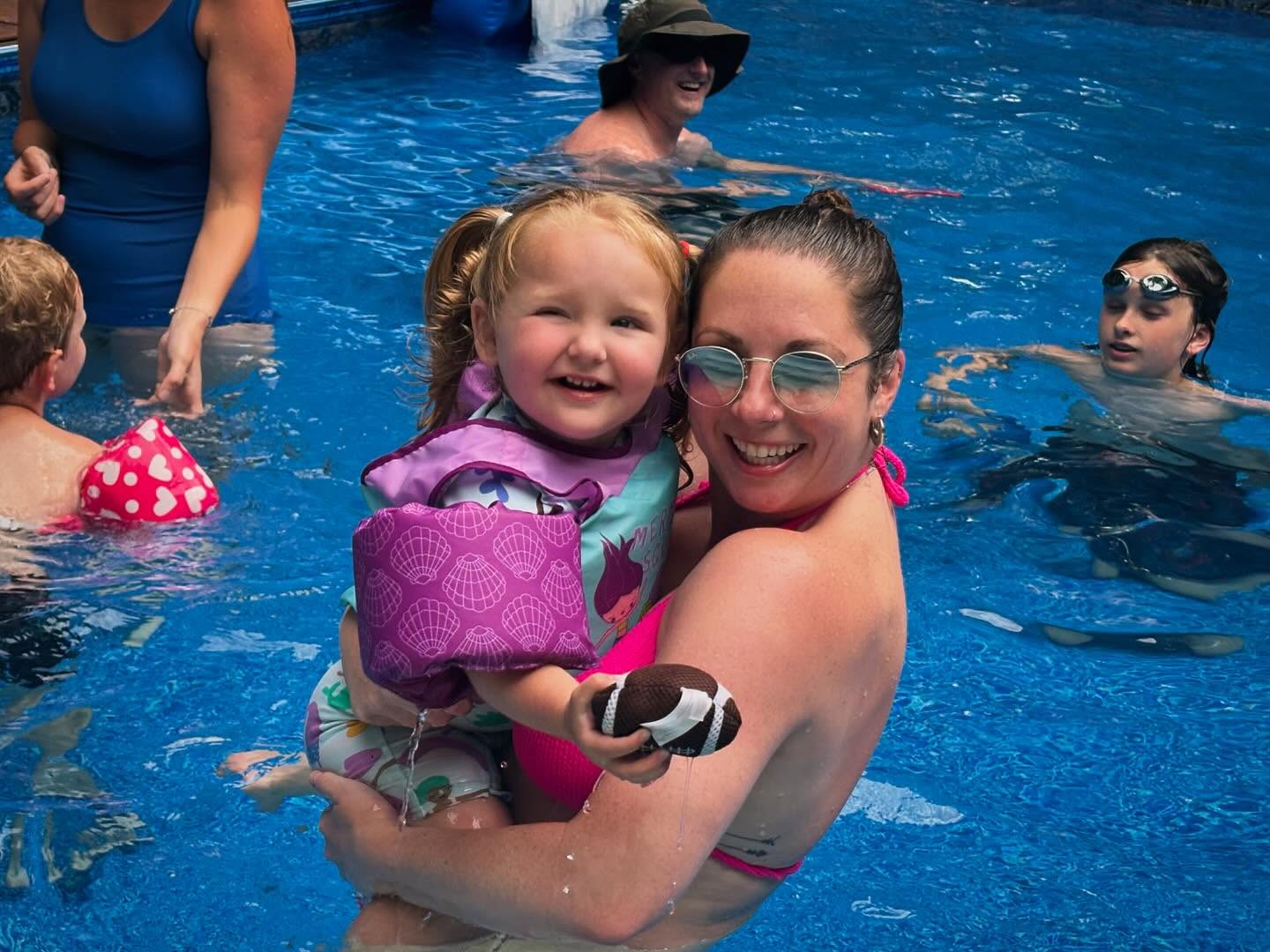 Happy summer from me and my new little bestie ☀️
•
•
•
(Thanks to my cousin Lisa and @downimo for letting me steal her for a lil bit 💜)
#pool #summer #4thofjuly #poolparty #family #upstateny