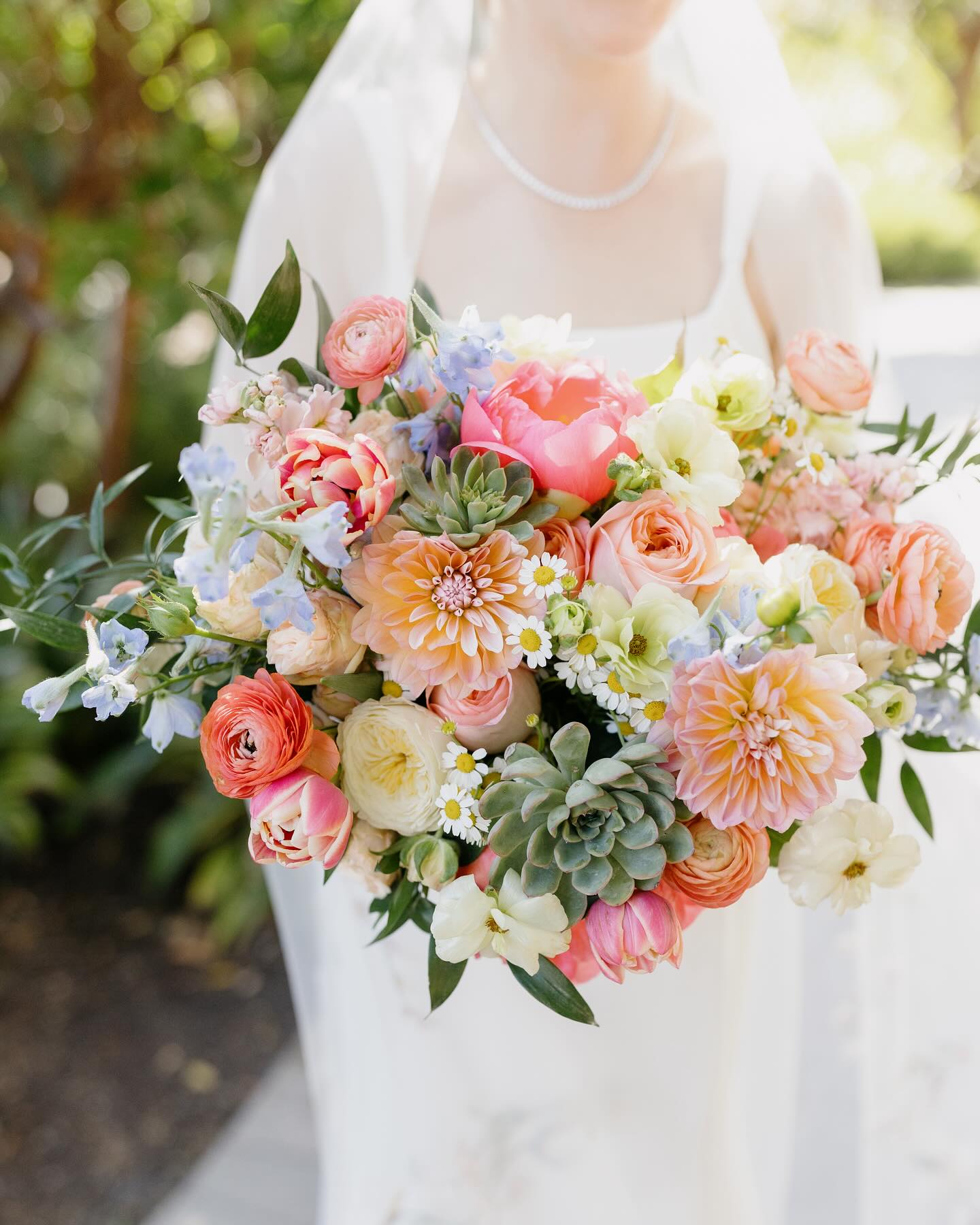 Summertime in a bouquet!
Venue @casscayucos
Photographer @tayler_enerle_photography
#wedding #weddingflowers #weddingceremony #floralarch #flowerarch #weddingarch #bridalbouquet #luxurywedding #californiawedding #centralcoastcalifornia #winerywedding #estatewedding #beachwedding #californiacoast #dahlias #dahliabridalbouquet #peonies #ranunculusbridalbouquet