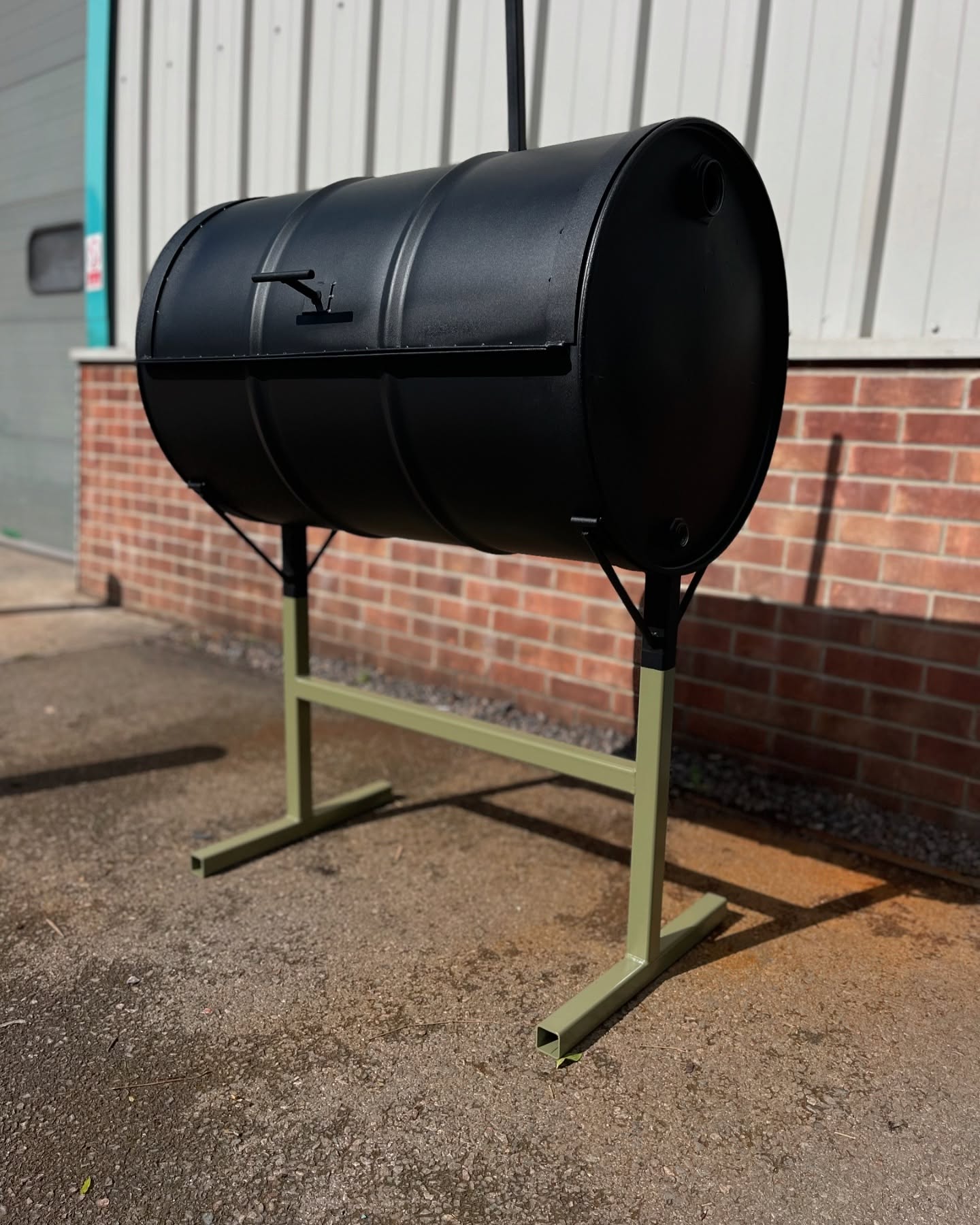 🚚 Delivery Day 🚚
Yesterday saw the drum head to Sherborne just in time for @hummingbird_sherborne to get it fired up and begin the seasoning process before @sherbornepride today!
@weldgoodfabs have done a brilliant job getting this from initial conception to reality in just a few hours, and remember all of this can be customised by them to suit your own personal needs.