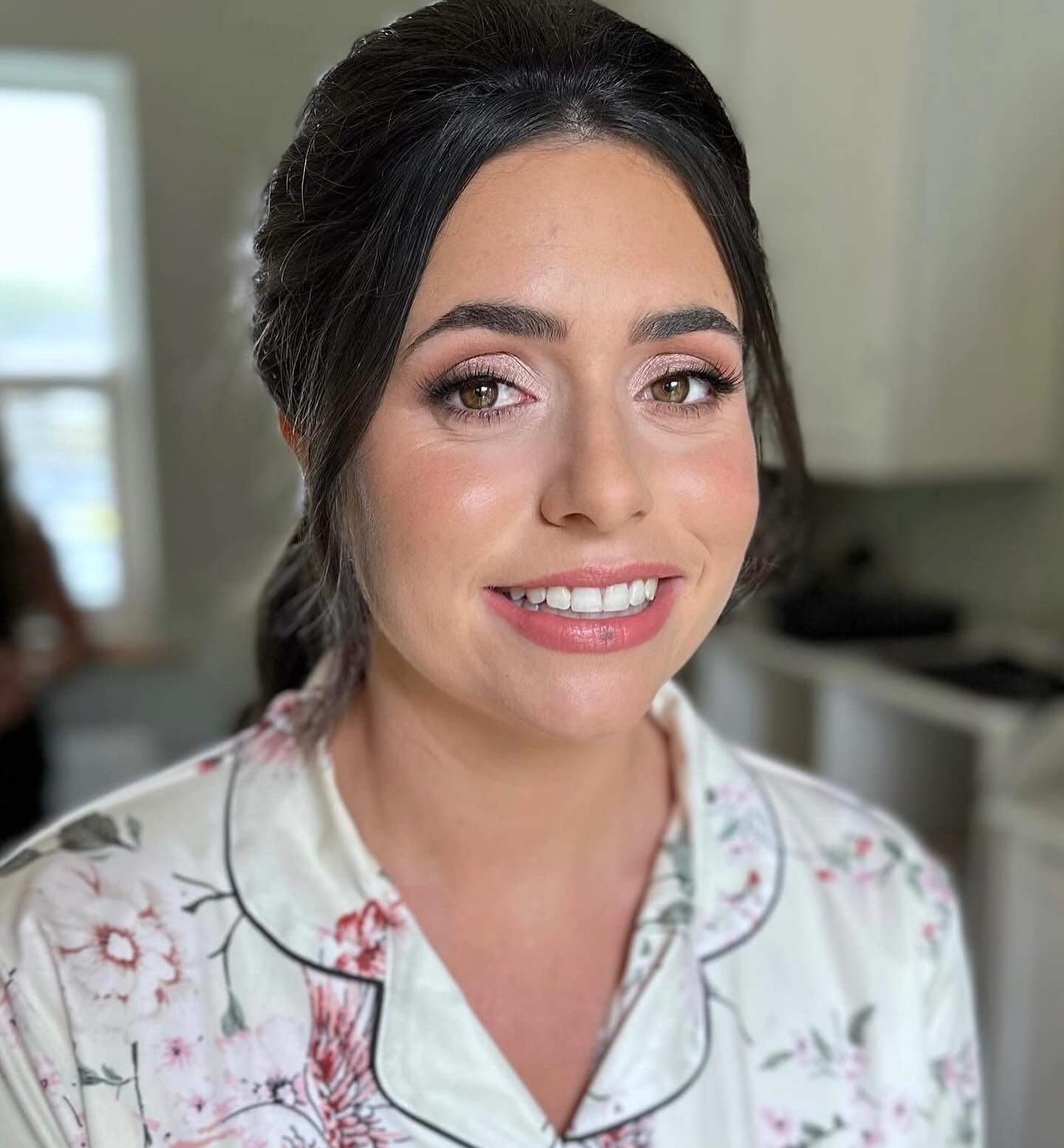 Thinking back to the stunning Sallyâs wedding @southlandsbarn last August. Fresh, pinky tones were the vibe of the day! Absolutely loved this look! More photos to come of this gorgeous day đ
