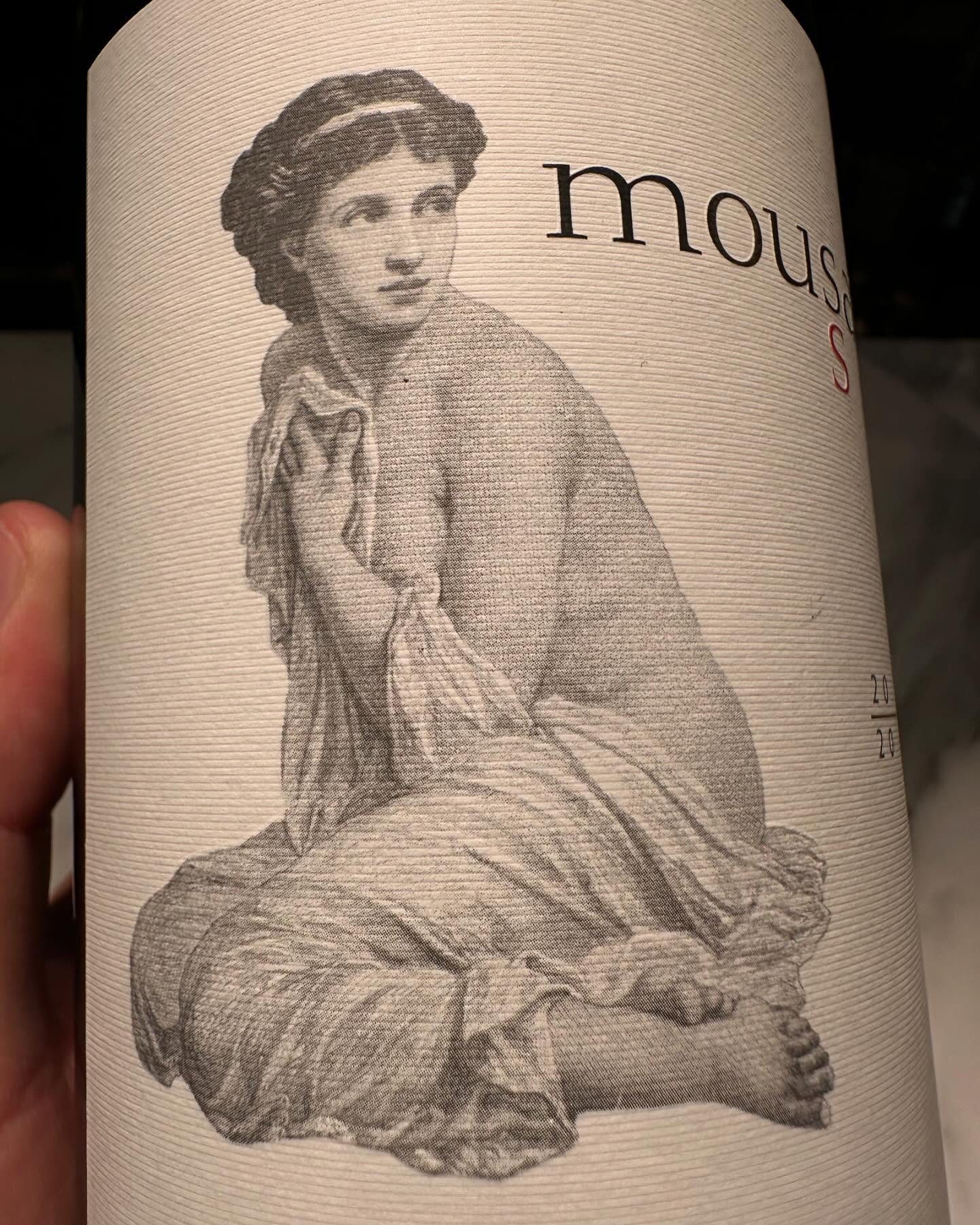 Mousai carménère 2020.
🇨🇱 Valle de Licantén, Chile.
🍇 Carménère.
🏺12 meses roble.
#winerd #winote #valledelicanten #chile #carmenere #vallecentral #redwine #vinotinto #winestagram #winelover #instawine #winetasting #wine #catavino #wineporn #winetime #winegeek #wineinfluencer #wineoclock #cheers #sommelier