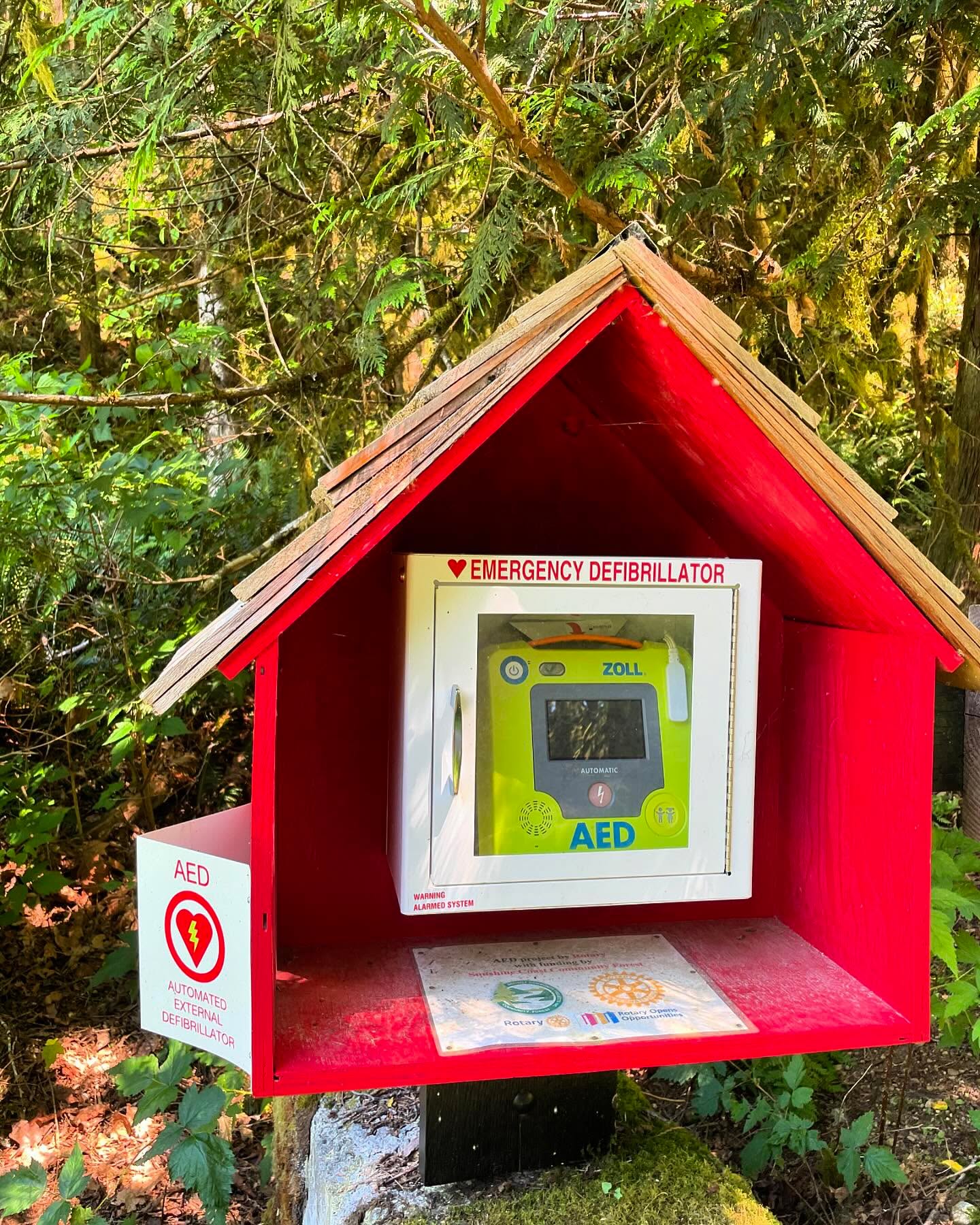 Thank you to the community of Egmont and/or the Skookumchuck Provincial Park for making the hike to the Skookumchuck Narrows a safer place for everyone. The hike is not strenuous but remote hiking trails should have closer access to an AED. To whomever made this a priority- Thank you! #livingwithheartdisease #sads #heart #athleteatheart #safety #aedsaveslives #hike #getoutdoors #naturelover #climbamountain #fitness #cpr