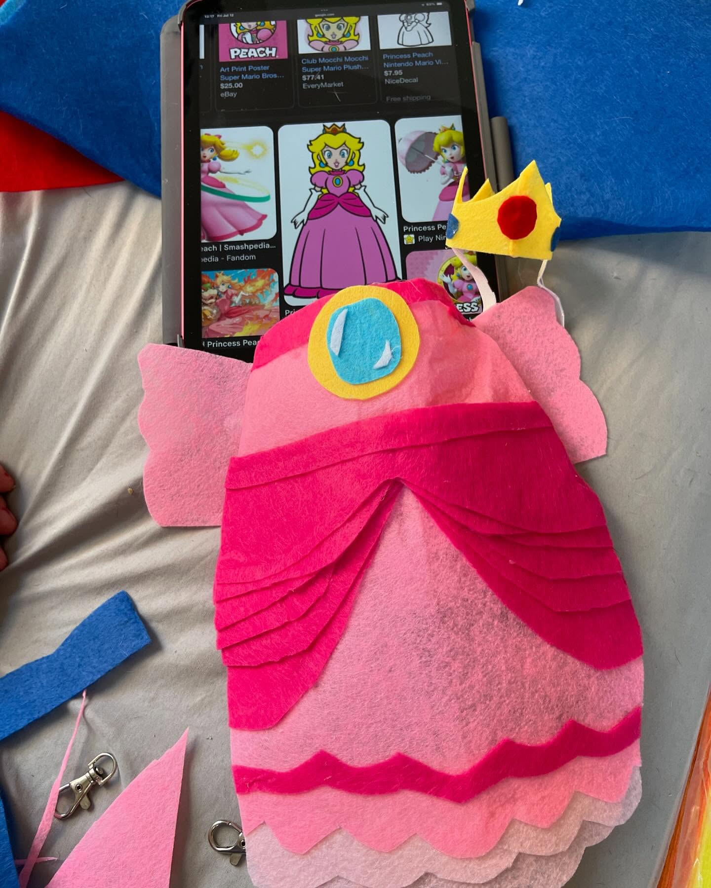 Made this all the way before I realized it’s too small for my girls.
Anyone want a princess peach felt outfit for a small cat or dog?
Also taking requests for this Halloween!
#catcosplay #cat #princesspeach #cosplay #costumes #petcostume