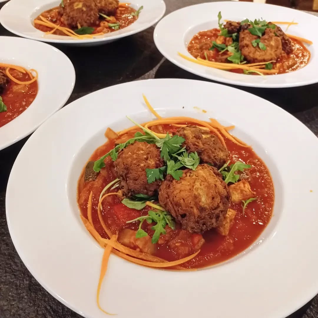 All the veggie delights for my lovely yoga ladies 👌🥰
The tahini dressing for the Buddha bowls is my favourite dressing ever. I could have it with everything🤤
#chatel #yogaretreat #veggies #summer