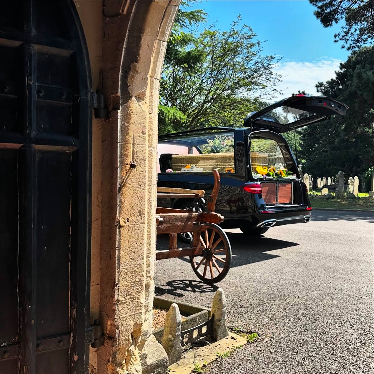 My second funeral of the day in the beautiful chapel at Ramsgate Cemetery. The weather was perfect, although maybe a little tooooo hot, for the long walk to the graveside ☀️