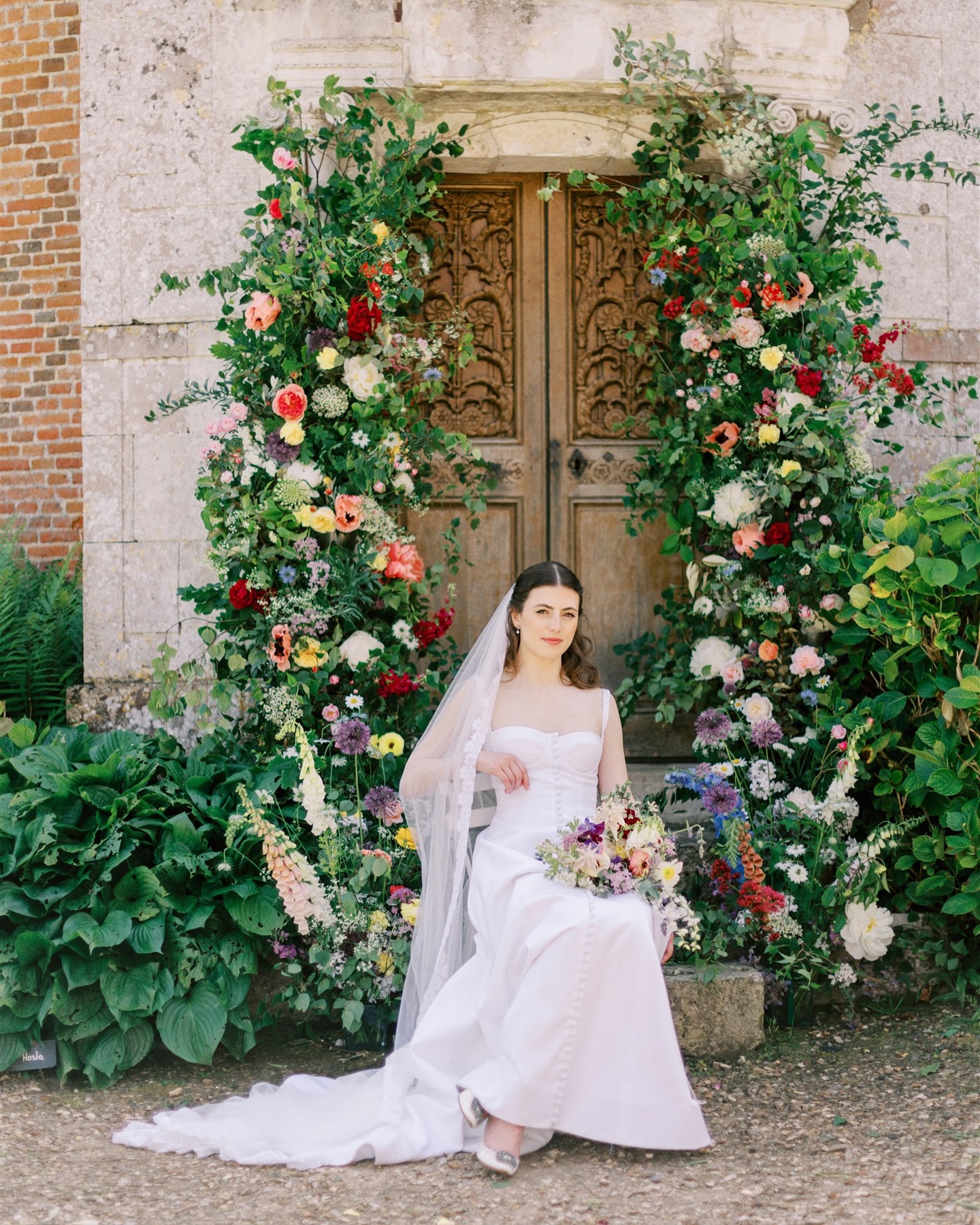 What an amazing project to start the season with this was with!!
Yes there was a groom obviously 😄 but I just love this portrait of the bride by @kernwellphoto looking positively queenly amongst the flowers!
100% french blooms from our gardens and local growers!
Thanks @lafabriquedesinstants for planning ethos beautiful project at @chateau_de_bonnemare with @mangerbonard @hairandmakeup_bygabby
Lovers getting married in 2025 I am answering slowly your e-mails, and I do have a brochure to send on requests ☺️
@collectif_delafleurfrancaise