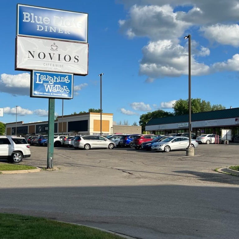 ✨💕Happy Parent Appreciation Day💕✨
We are so grateful for our parents and all the work they put in to help us make Novios a success. From painting to cleaning, from bussing tables to rearranging furniture, we know that we have the dream team.
Barb, Jerry, Kathy, & Darrell, thanks for all of your help back in March and every day!
