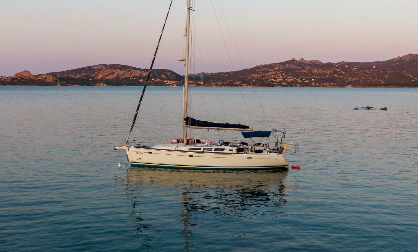 S/Y Moon Shadow 🌙
Uno scatto durante uno dei tantissimi tramonti spettacolari che abbiamo la fortuna di vivere qua a Cannigione 🏴☠️