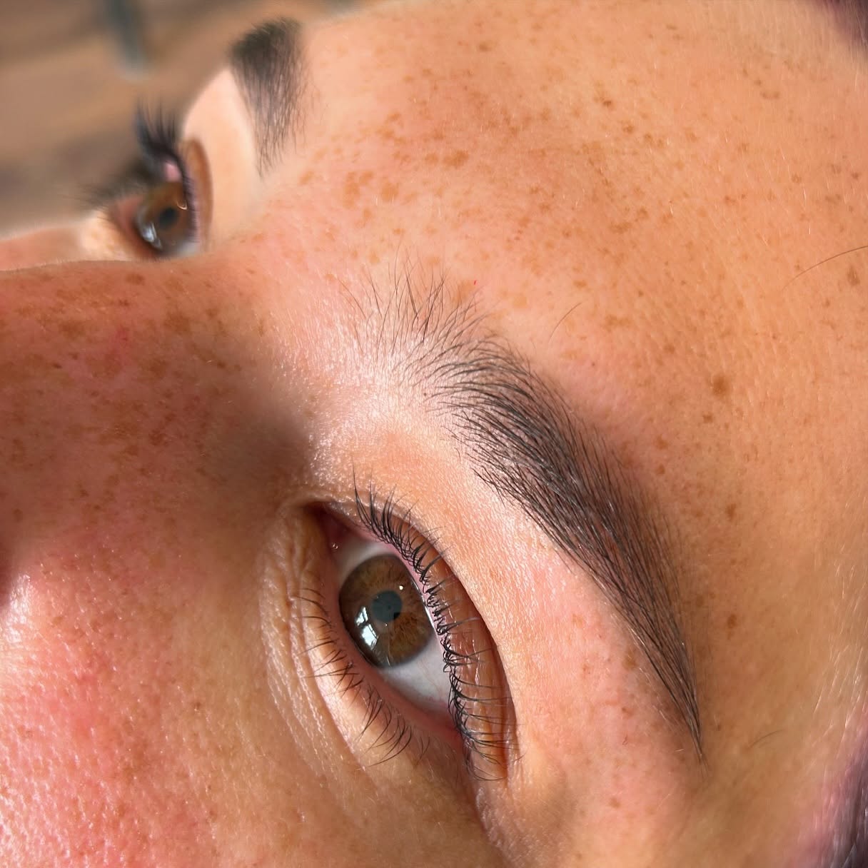 BROW STYLING & LASH LIFTING 💥
#beautymoments #naturalshape #freshlook #browstyling #lashlifting #studioblueneburg