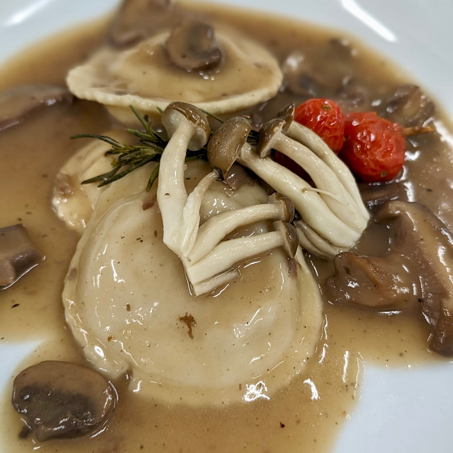 DINNER DILEMMA: Steak or vegetarian โ which one wins your vote? Let us know!๐๐ผ