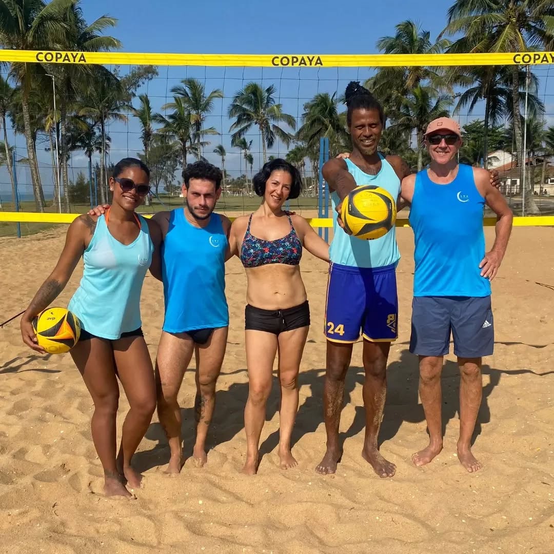 Dia 1 & 2... Que empiece la gran aventura! 🇧🇷🏐☀️🎉
Gracias a todos por participar de nuestro primer retiro de volei en #BarradeSãoJoão y haber compartido esta experiencia con nosotros... ha sido todo una fantasia!
Agradecid@s por haber estado rodead@s de personas increíbles... El fin del primer capítulo pero el comienzo de una nueva era, lo recordaremos por siempre✨
@sou_lfreitas
@bbvolei
@eumesmolirico
@ch_lamprea
@andrearconti
Lola y Fred