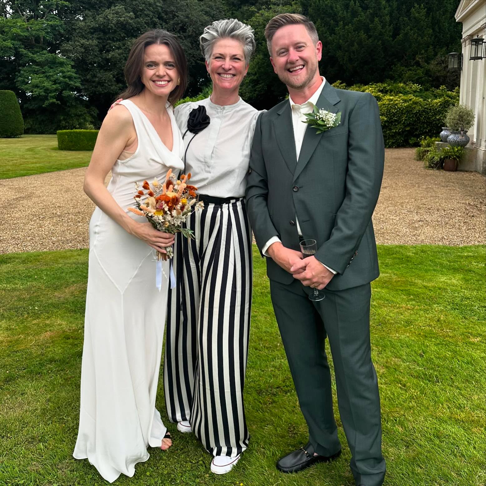 James and Philly ♥️
The most glorious and fabulously fun wedding
Venue: @ripplecourtestate
Dress: @anniesibiza
Flowers: @walledcottageflowers