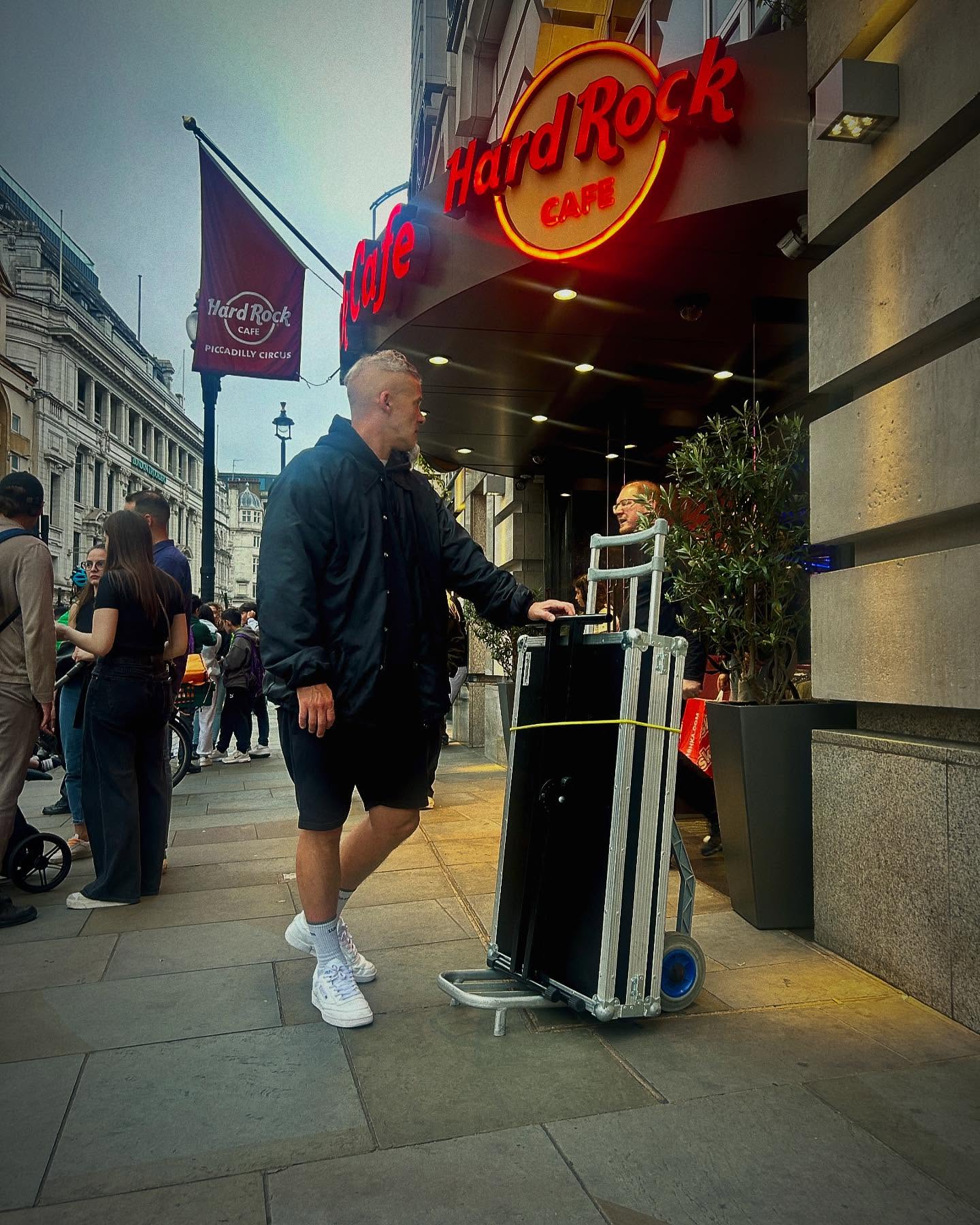 Big Shout out to @hardrockcafelondon for using our services at their London Flagship Location #events #fyp #fypシ #trebdingvideo #hardrock #hardrockcafe #londonlife #dj
