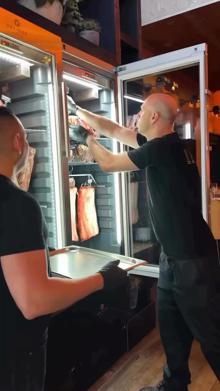 Dry Aged meat @steakclubleidse 😍🤤🥩
#dryager #dryaged #dryagerlove #smartaging #steak #meat #steakhouse #meatlover #butcher #meatlove