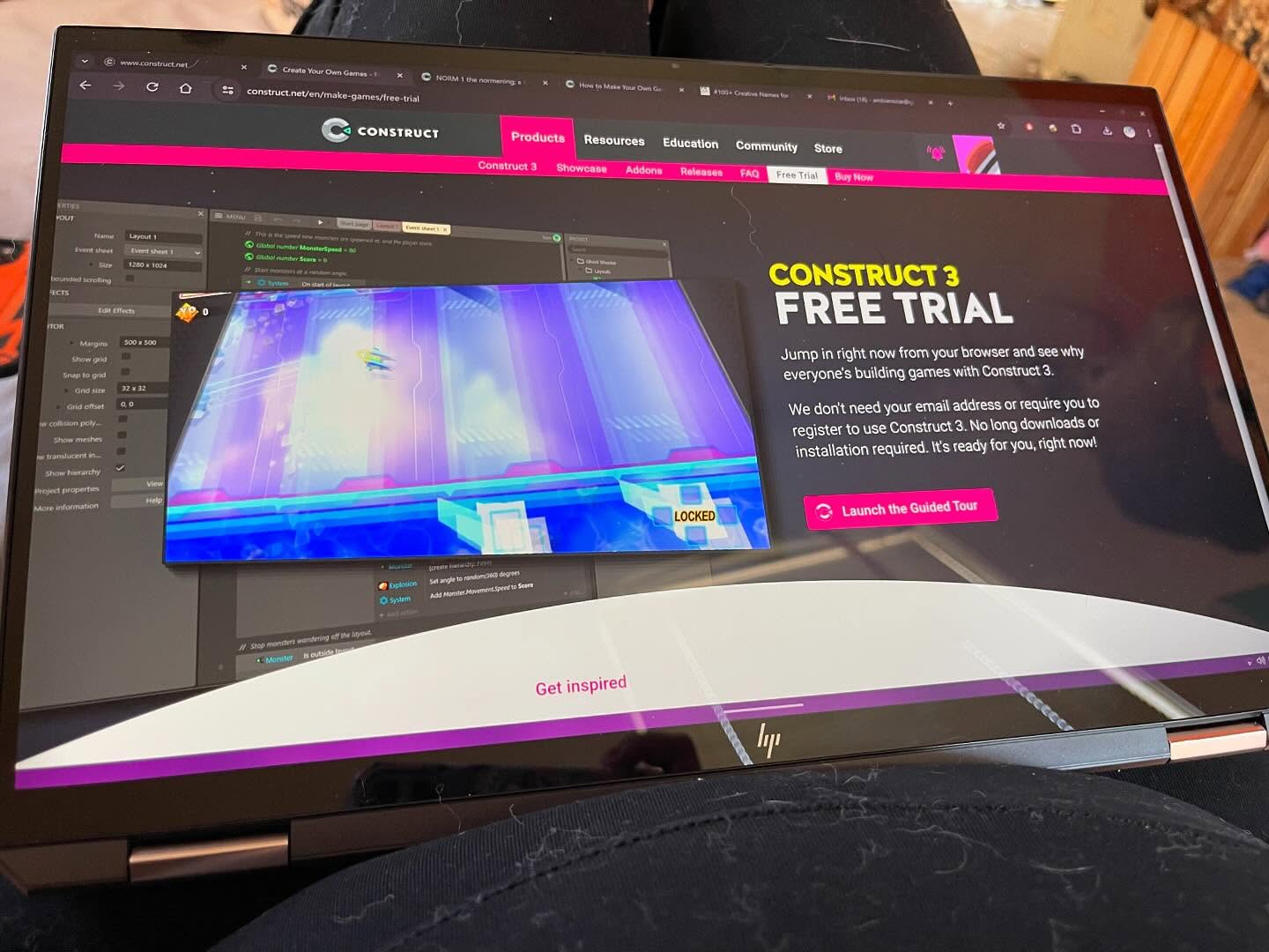 Forget free trial—- who wants an Ambienoise video game! Tell me here and if you want include some stuff you’d like to see! A raccoon collecting garbage? A possum applying for a loan? A skunk enforcing jaywalking laws? Me throwing animals at different people?
#skunk #videogame #construct #raccoon #taxidermy #game #art #etsy #promotion #vote