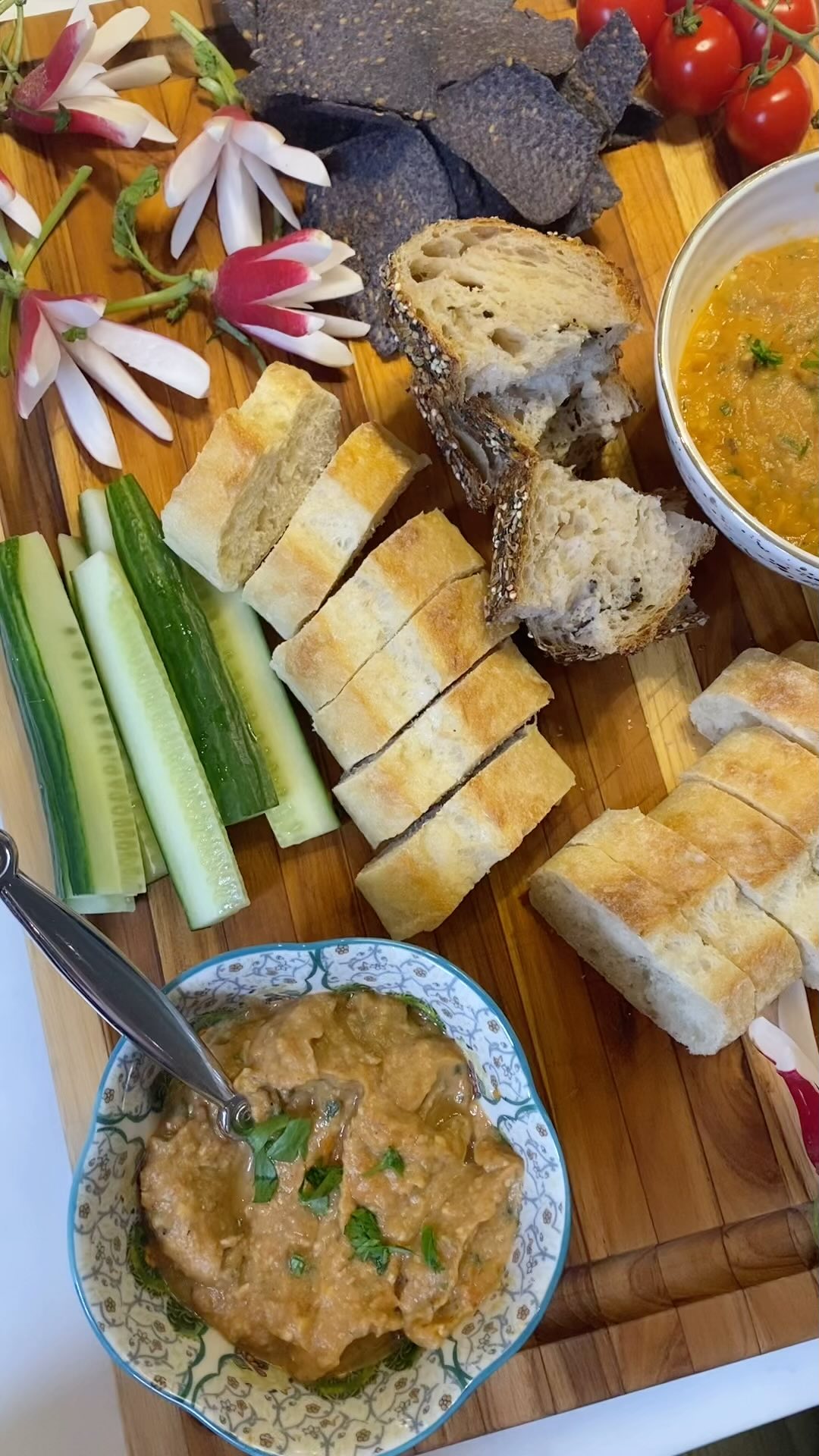 August Adventures cooking demo - week of August 12th.
☀️
On the menu:
🍆Smoky eggplant dip
🍋Sheet pan chicken piccata (can be made with tofu)
🍤Linguine with shrimp (can be made without shrimp)
🥬Greens and beans
🍑Peach and blueberry cobbler
Sign up at shaunalindzon.com