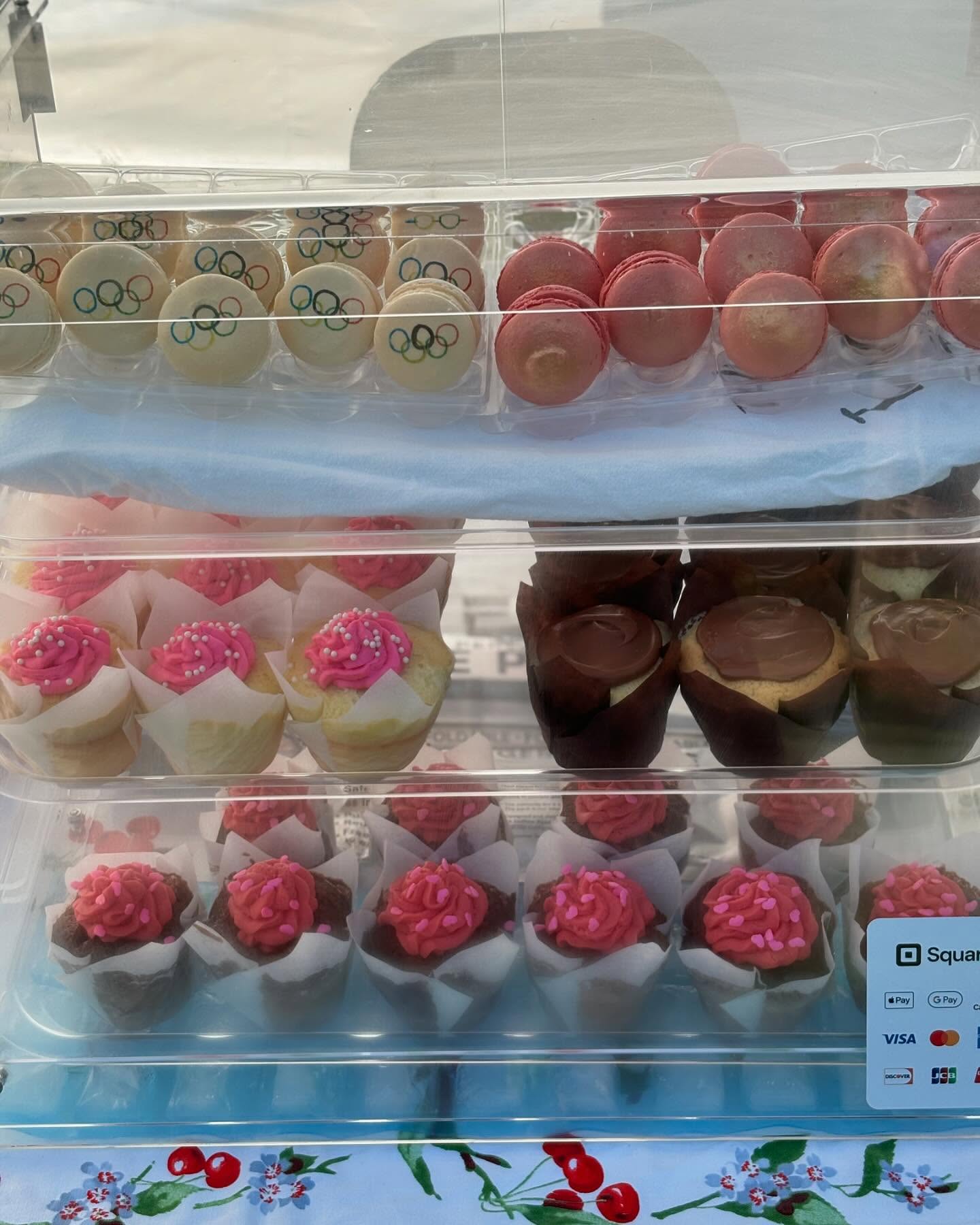 It’s Cupcake O’Clock! 🧁💕 Come grab some of our delicious treats from the Waleska Farmers Market 9am-1pm! #storybookbakery #macarons #cupcakes #bakedwithlove #smallbusiness