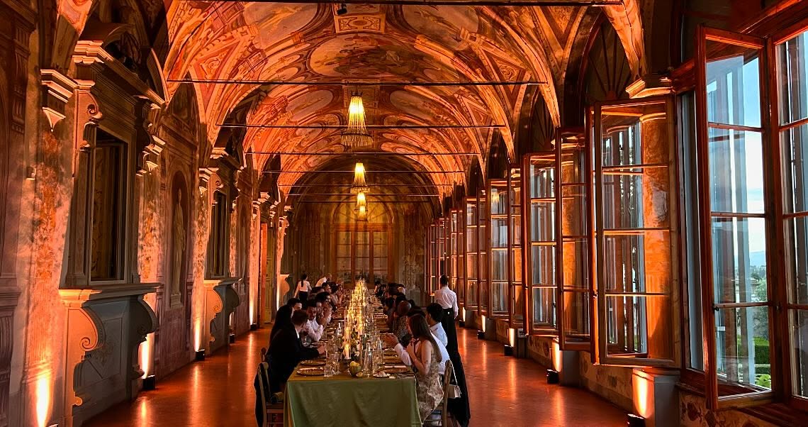 ๐โจ **Illumina il Tuo Giorno Speciale con il ns Servizio di Light Design per Matrimoni!** โจ๐
Vuoi che il tuo matrimonio sia un evento da favola? Le nostre luci outdoor ed indoor sono la soluzione perfetta per creare unโatmosfera magica e indimenticabile! ๐ก๐
๐ **Perchรฉ scegliere le nostre luci?**
1. **Eleganza senza tempo**: Design luminosi raffinati che si adattano a qualsiasi tema o stile.
2. **Versatilitร **: Perfette per decorare sia gli spazi interni che quelli esterni.
3. **Atmosfera romantica**: Luci calde e soffuse per unโambientazione intima e accogliente.
4. **Qualitร garantita**: Materiali di alta qualitร per una durata e una resa luminosa eccellente.
๐ฟ **Per gli spazi allโAperto:**
- Catenarie luminose a LED per un tocco di romanticismo.
- Proiettori e fari a LED per illuminare giardini e percorsi.
๐๏ธ **Per gli Spazi Interni:**
- Fari Smart Batt per unโilluminazione elegante e sofisticata.
- Luci per valorizzare dettagli architettonici e decorativi.
- Illuminazione regolabile per creare lโatmosfera perfetta in ogni momento della festa.
๐ Non perdere lโopportunitร di trasformare il tuo matrimonio in un sogno scintillante!
๐ **Contattaci Ora:** Per maggiori informazioni, visita il nostro sito web www.wedding-party.it o chiamaci al numero 392 4964392. Siamo pronti ad aiutarti a rendere il tuo giorno speciale ancora piรน luminoso!
#Matrimoni #WeddingParty #LuciMatrimonio #Illuminazione #Amore #FestaIndimenticabile #Romanticismo