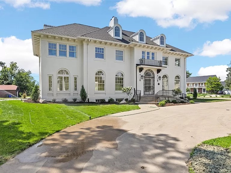 ✨🏡 Transforming Homes with a Fresh Coat of Paint! 🏡✨
Check out this stunning transformation! 🎨 Henry's Painting & Contracting recently had the pleasure of painting this beautiful home. The elegant white exterior perfectly complements the architectural details, creating a timeless and sophisticated look. From the intricate ironwork to the classic windows, every detail now shines with renewed elegance.
We take pride in our meticulous attention to detail and commitment to quality. If you're looking to refresh your home's appearance, give us a call today! 🖌️
📍 Serving Coralville, IA and the greater Iowa region.
📞 Contact us for a free consultation!
#HomeImprovement #HousePainting #ExteriorPainting #CoralvilleIA #QualityCraftsmanship #Henryspaintingcontracting