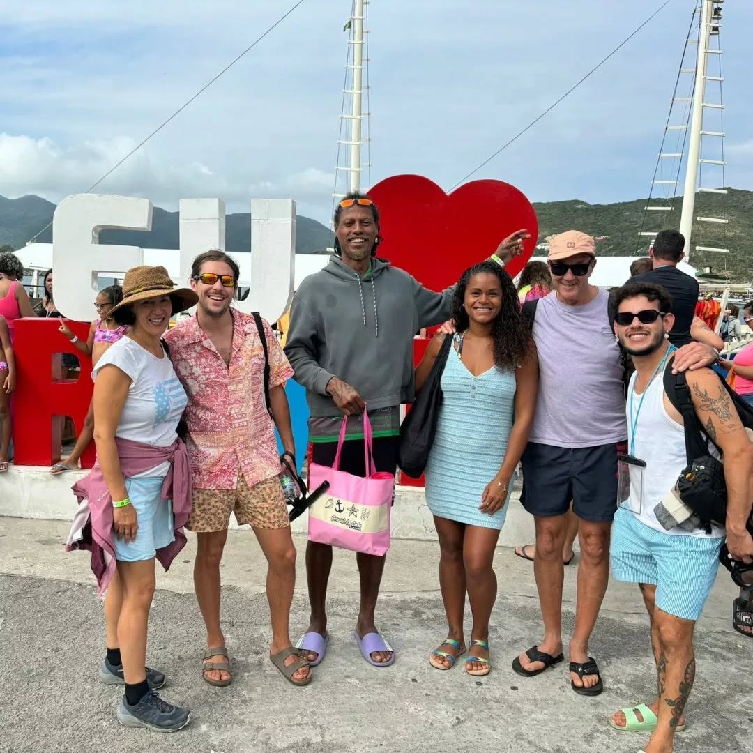 Dia 3... Tem que salgar os pés para adoçar a alma!☀️🌊
Paseo en barco por las preciosas playas de #arraialdocabo