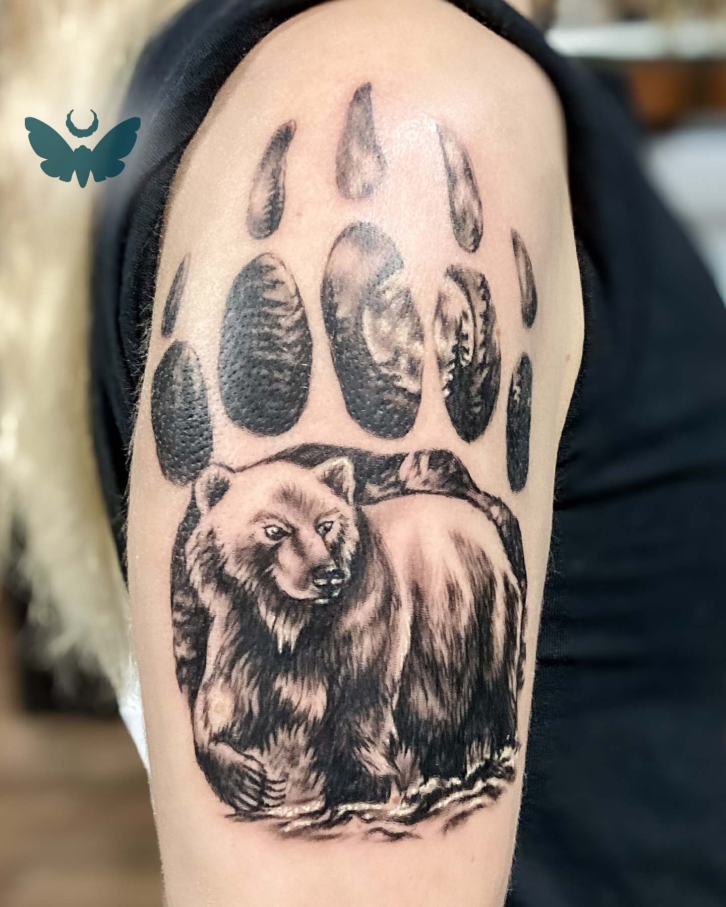 Merci pour la confiance et ce projet que j’ai beaucoup aimé réaliser 🐻
N’hésitez pas à prendre contact avec moi pour des projets dans ce style ✨
.
Je réponds à vos questions et vos demandes de RDV en MP par mail ➡️ topazie.tattoo@gmail.com ou en ligne ➡️ topazie.setmore.com/beta
.
.
#swisstattooartist #swisstattooers #swiss #totemanimal #odin #beartattoo #lausannetattoo #topazie
