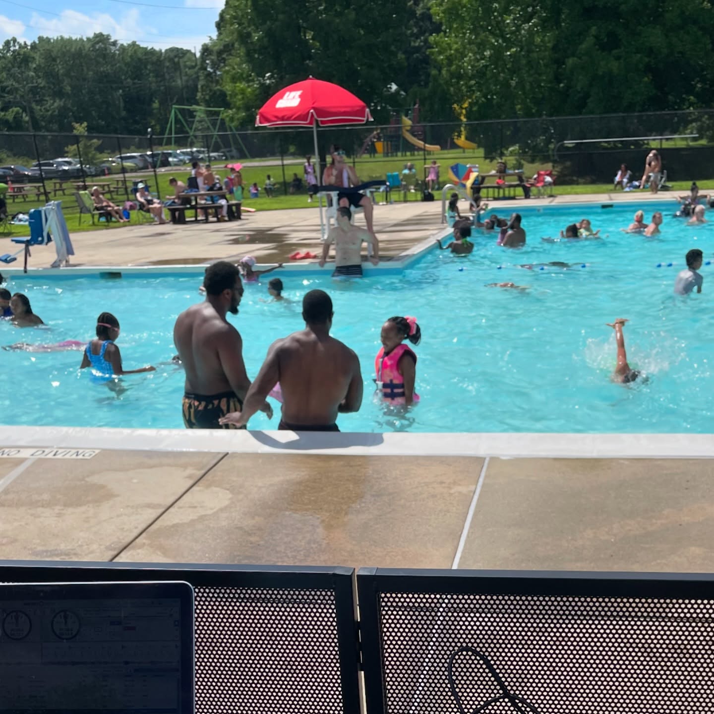 As a child, my Grandfather would bring me to Goslee Pool for lessons. I grew up in Windsor, a short distance from the pool. When I received the request to DJ a Pool Party to celebrate the pool and the community, I was not going to pass it up. The pool has changed a lot since I was young, but the fun and excitement on the kid’s faces as they played was the same. Thank you so much to @windsorctrec
#gosleepool #poolparty #harmongrayent #JaySwiftCT