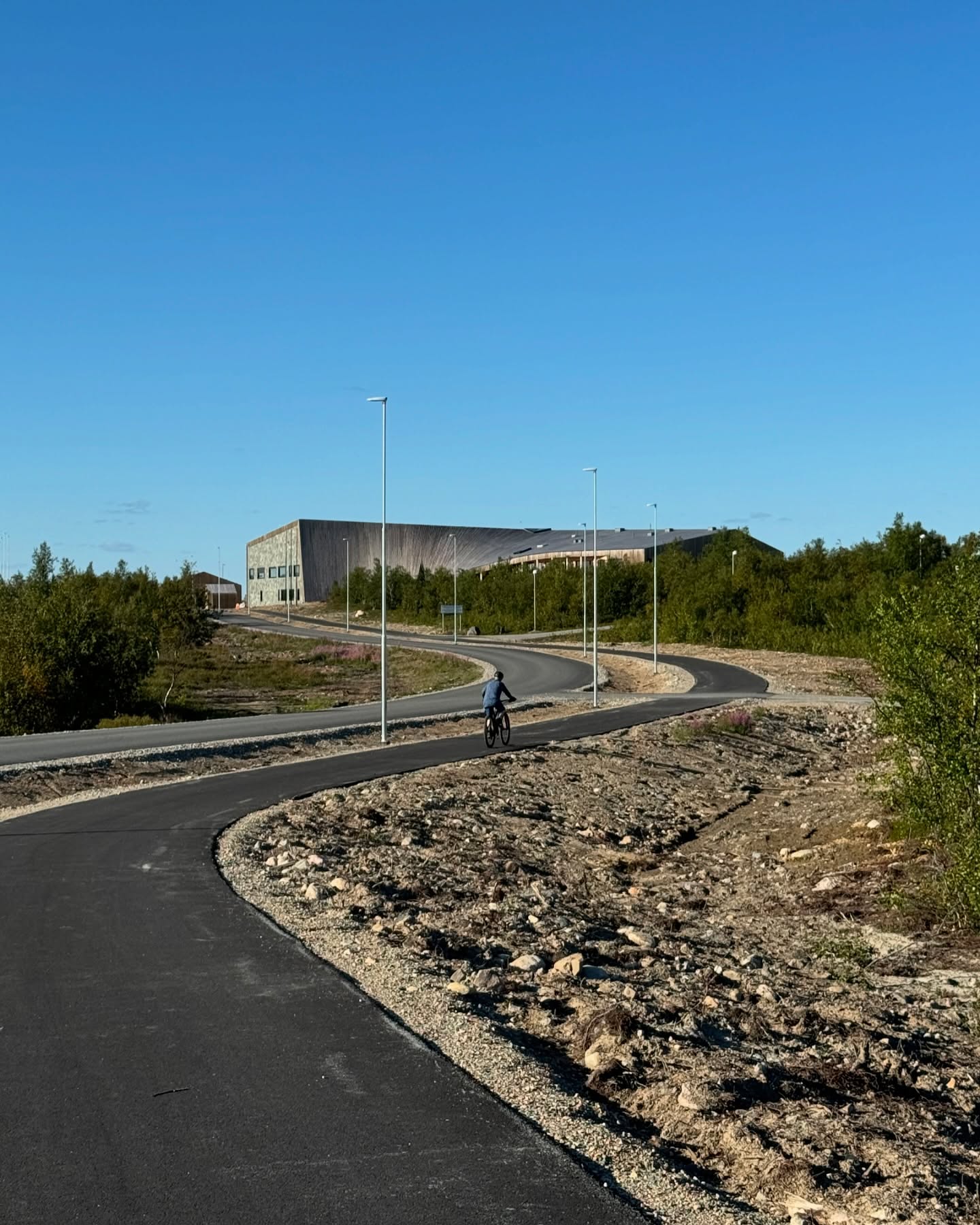 Här är vi tillbaka från semester! Vi är i nordligaste Norge för att trimma in PA och Amadeus på Samiska Nationalteaterns nya scen. Det blir kanon - åk till Kautokeino för lite välljud i höst.
#wssab @amadeusacoustics @lillehammertekniskebyra #activeacoustics @martinaudio