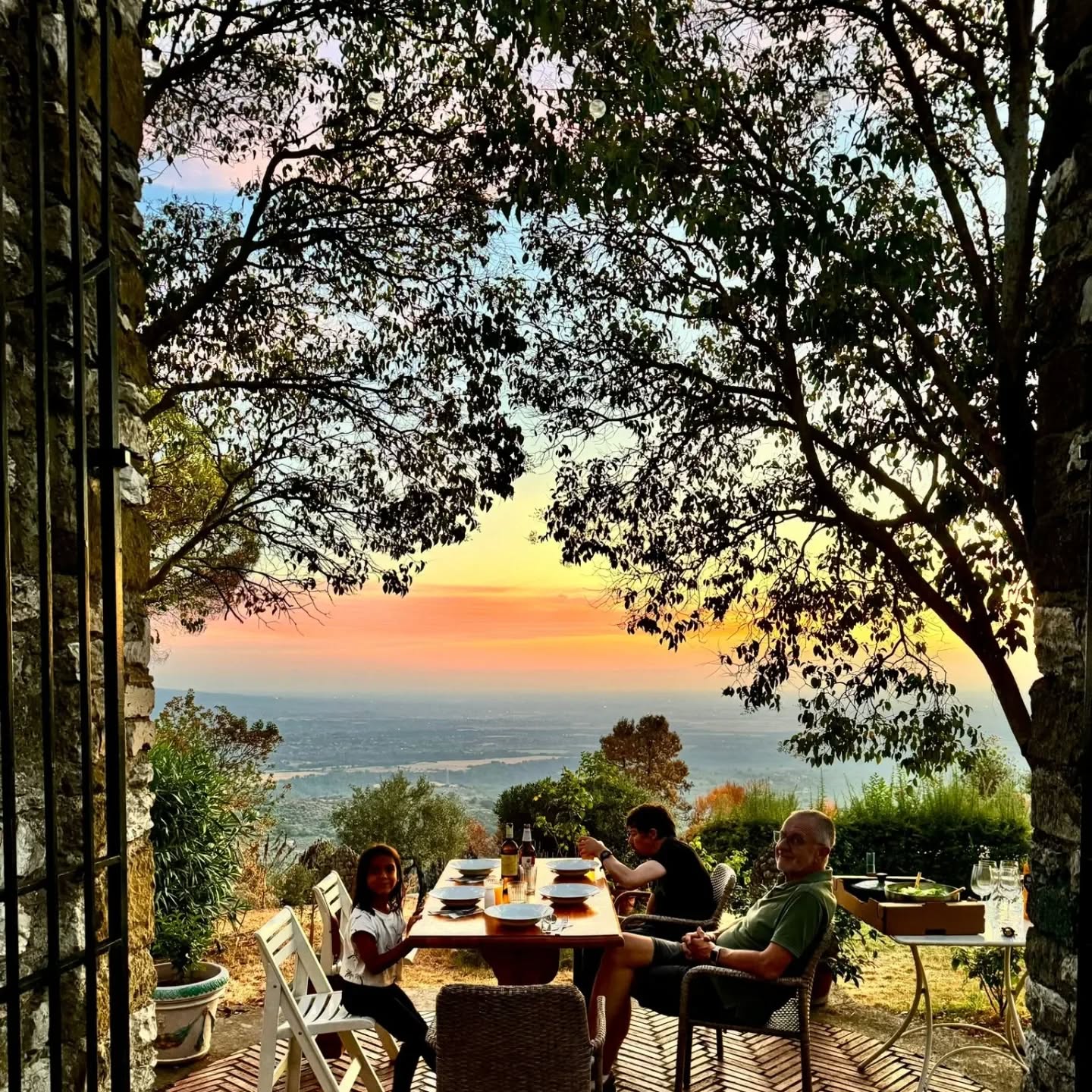 Summer evenings with friends at Villa Sant' Angelo. Breathtaking view of sunset, wine, stories, music.