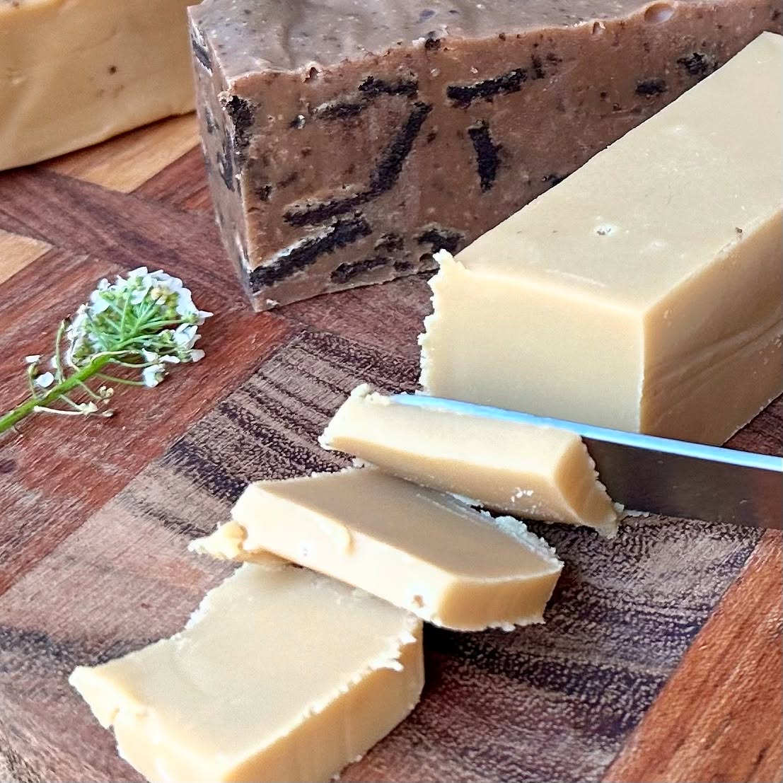 We’ve been incorporating this little sweet addition into our graze’s for a while now and the feedback is awesome 🙌 @fudgeme_nz it’s delicious!!
We’ll stock up and add it to our platter boxes collection soon so you can get a taste, otherwise you’ll find single serves in Farro. Buttery, melt in your mouth goodness! #perfectpairing #fudgeme #sweettreats #handmadefudge #sweetplatter