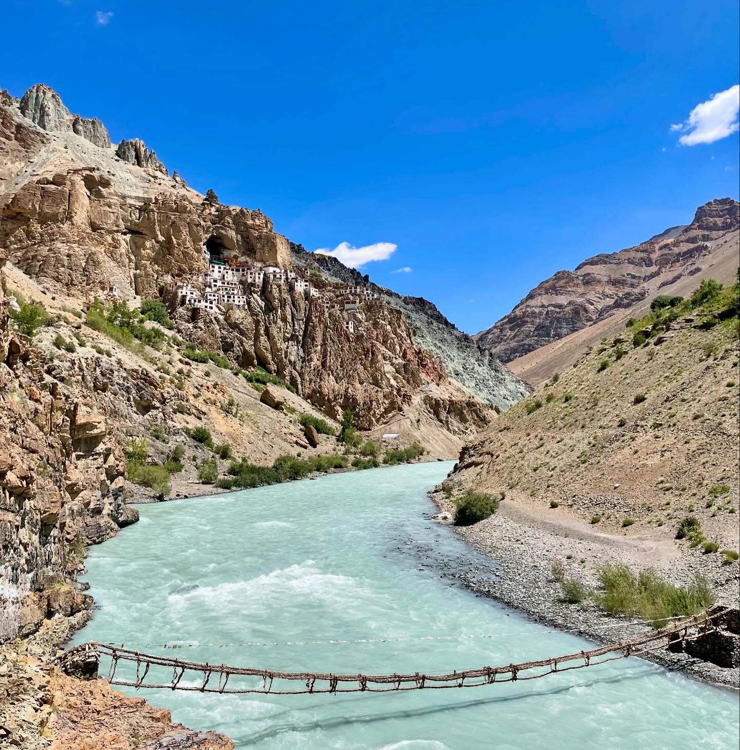 The magic of mountains🏔️
I have been guided towards the soaring Himalayas of north India. What an honour to be in their majesty… and so close to the stars. The biggest I have ever seen and felt!🌀
Being immersed in the mountains for several weeks had so many teachings. The monasteries of Drogpa (Dragon) Buddhism, the caves, the endless passes, peaks & portals. Nature is truly the eternal shapeshifter - the eternal Breath of life, expanding and contracting.
What a wonderful teaching, to slow down and find patience in the stones, in the mountains . They know that healing and remembrance is in the shift of pace. ✨
No future, nor past, just moving between mountains - with my breath as my achor and bridge. 🌬️
I was always reminded of my real purpose: to evoke beauty and express my Truth. To follow the path of Heart.
Liefde🧡
