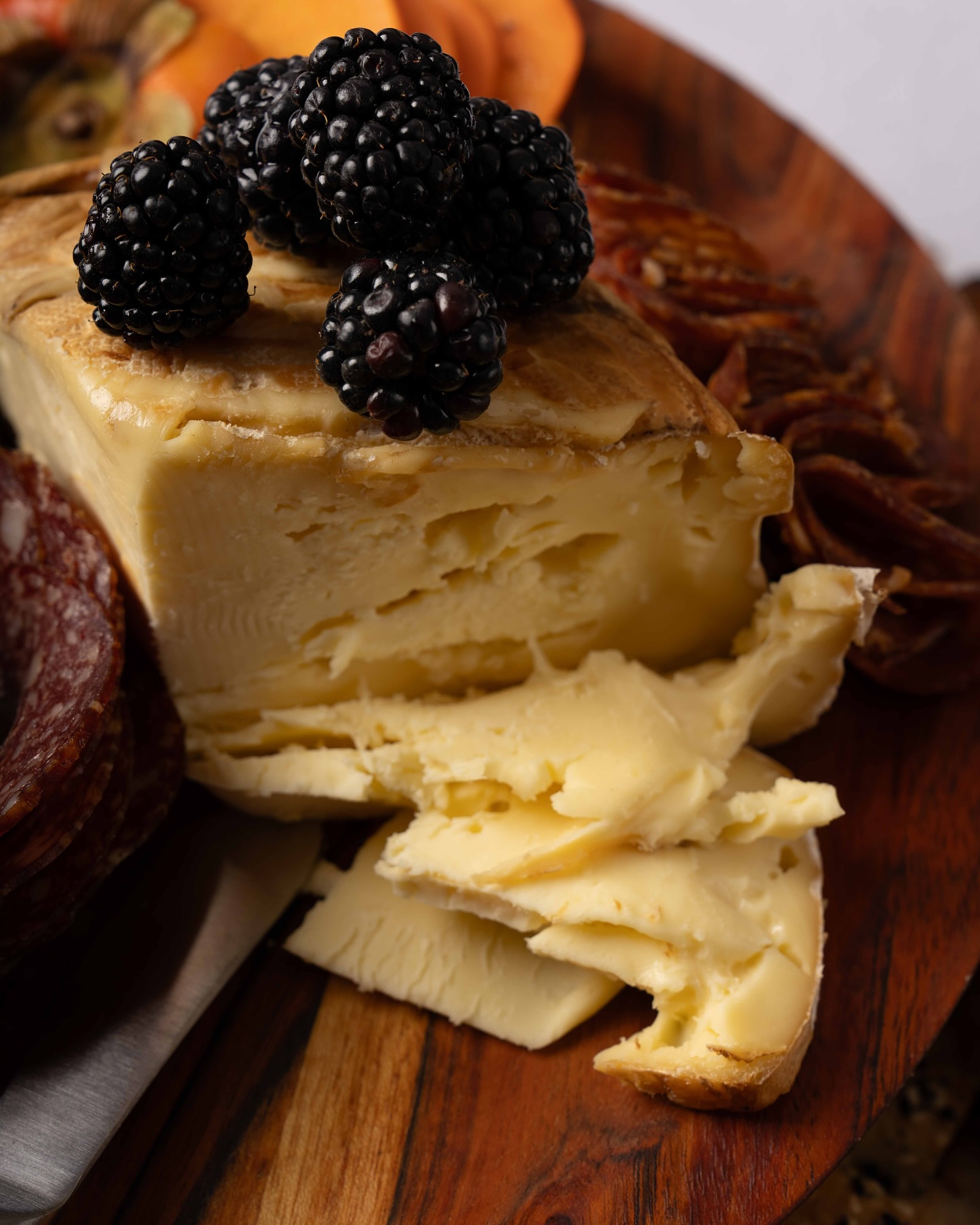 T.G.I.F!! Dying to get home to a fire, feet up and wine to go with some Smoked Brie from @theartisanhub_nz … My kinda start to the weekend! #fridaynight #stayinginisthenewgoingout #noplacelikehome #aucklandweather