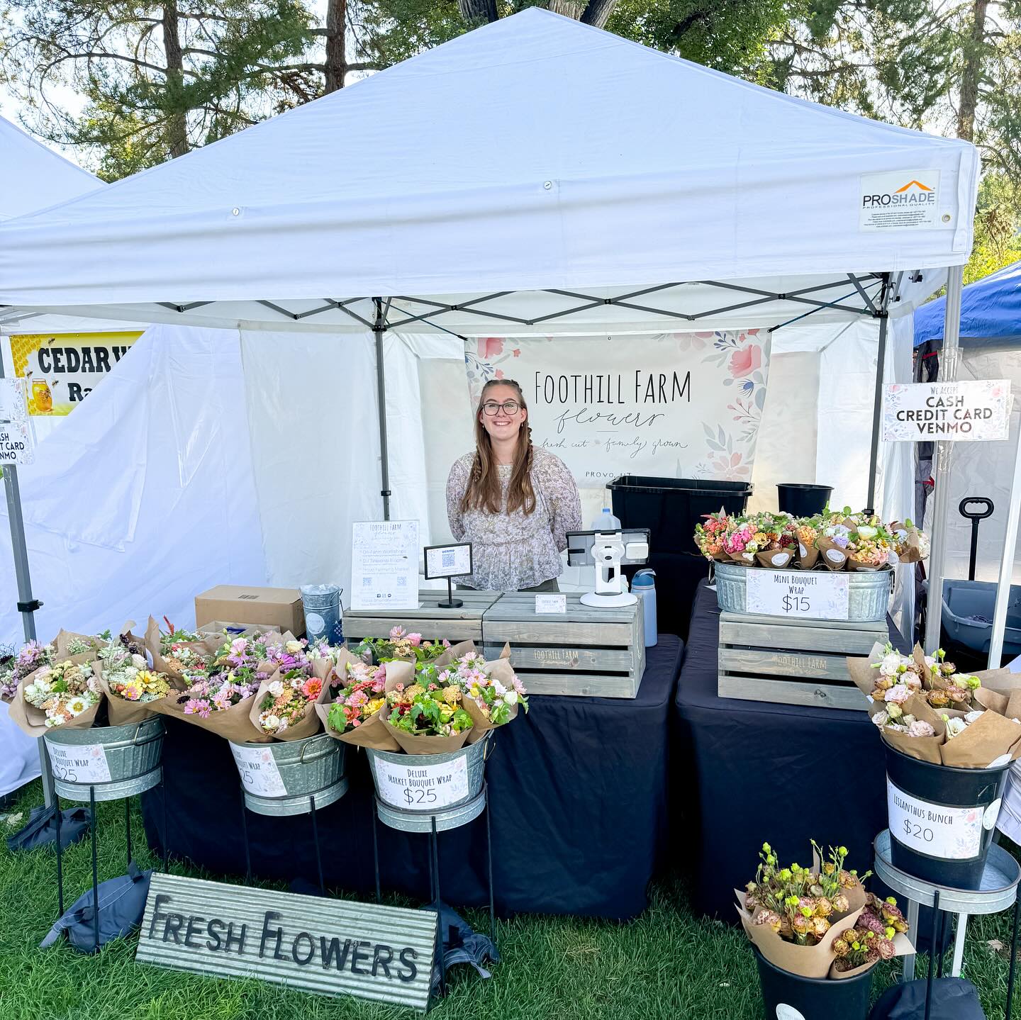 We’d love to see you at the @provofarmersmarket today!
#provofarmersmarket #utahflowerfarm #makeutahbloom