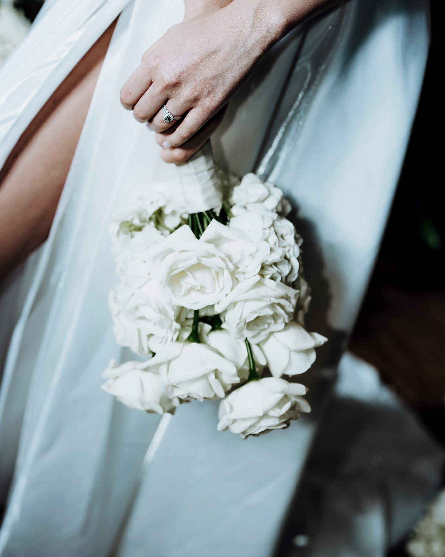 Fotografin: @larocca_photo
Konzept, Design & Möbel: @myprettywedding.de de
Florales Design: @blumenfenster_dachau
Location: @yevent.muc
Papeterie: @momentini.de
Cake & Sweets: @sweetdiva_tortencouture
Hair&Make-up: @nataliawinkler.makeup
Schmuck: @capolavoro.jewellery #blitz #blitzfotografie
Brautmode: @ohyes_bridal
Herrenausstatter: @wilvorst
Haarschleife: @helena_el_malek
Couple: @lucyphleps & @jonathan__haller #weddingday #weddingphotography #editorialphotography #editorialweddingphotography #vogue #voguemagazine #weddingvoguevanityfair #weddingcreative #wedding2024 #loveweddings #photographereditor #editorialweddingphotography