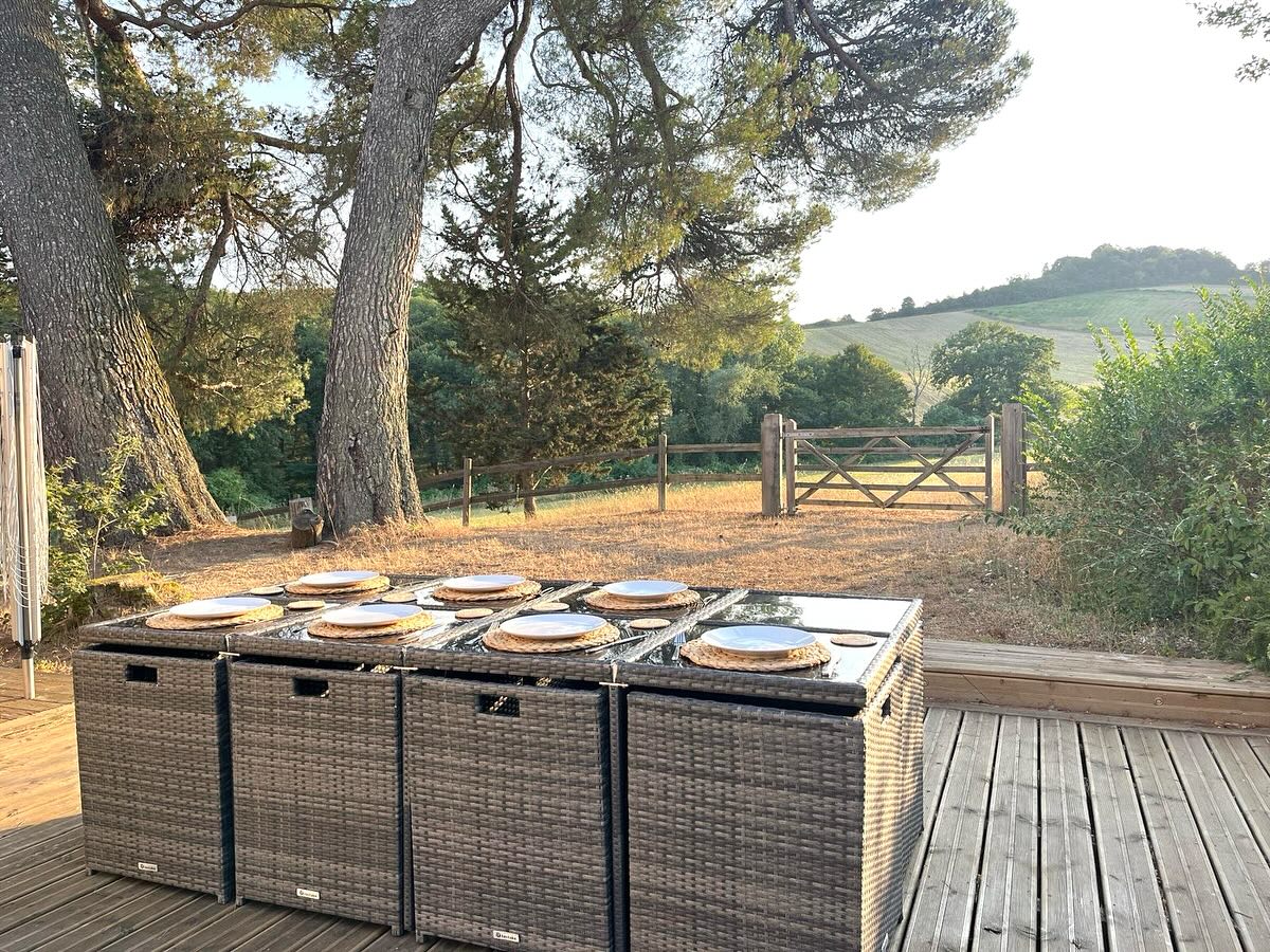 Dinner on the kitchen deck followed by some alone time by the pool (whilst the kids watch a movie). Just me and the chirping crickets 😃 The night sky is stunning - so clear. This weekend we have seen so many shooting stars! Magic. Tranquility #peaceful #relaxing #private #holidays #southoffrance #stargazing