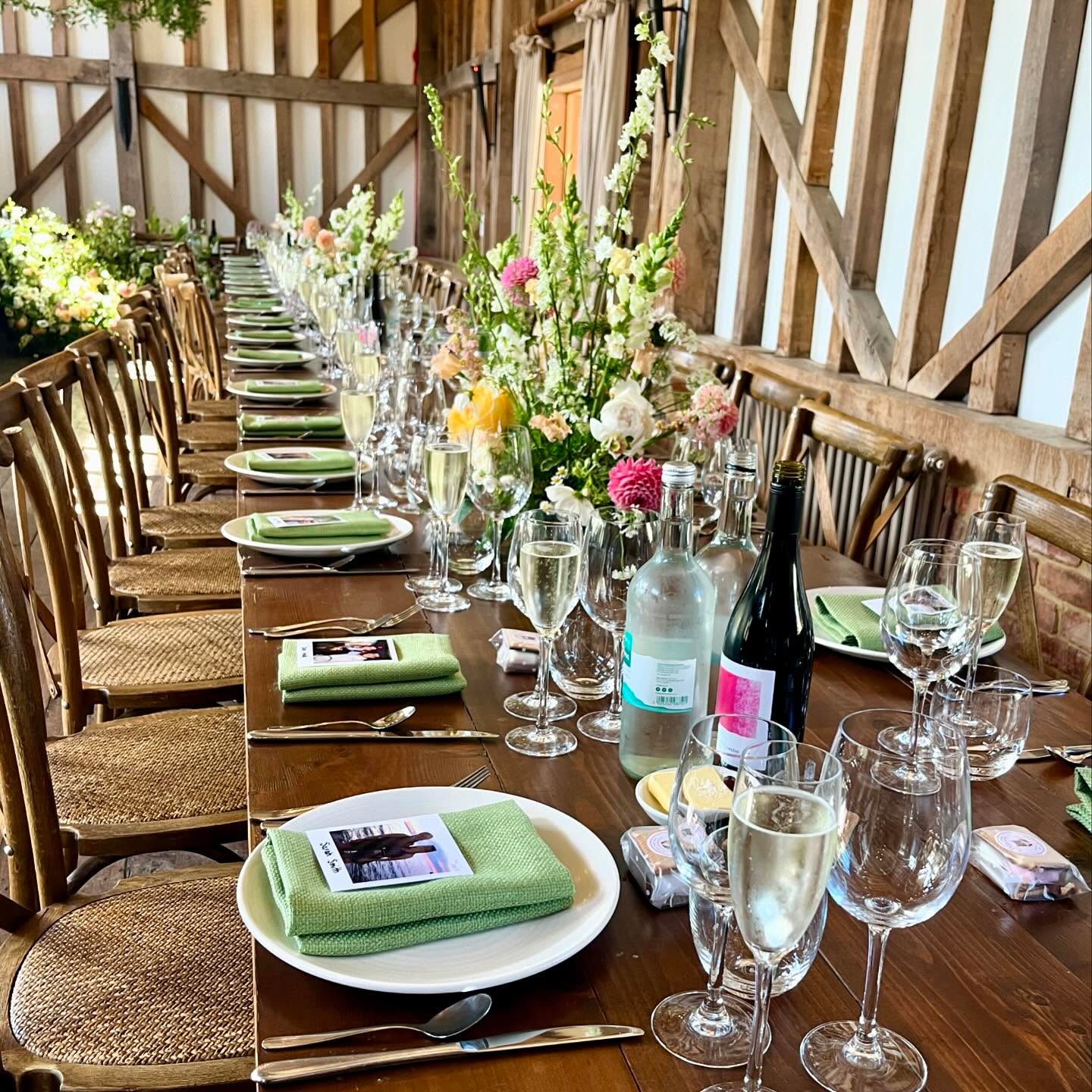 Today’s beautiful table setup @gatestreetvenue . Ready to serve our feasting main course, a popular option for those wanting a less formal approach to a traditional plated meal.
#weddingday #weddingcatering #surreywedding #gatestreetbarn #gatestreetbarnwedding #surreycatering