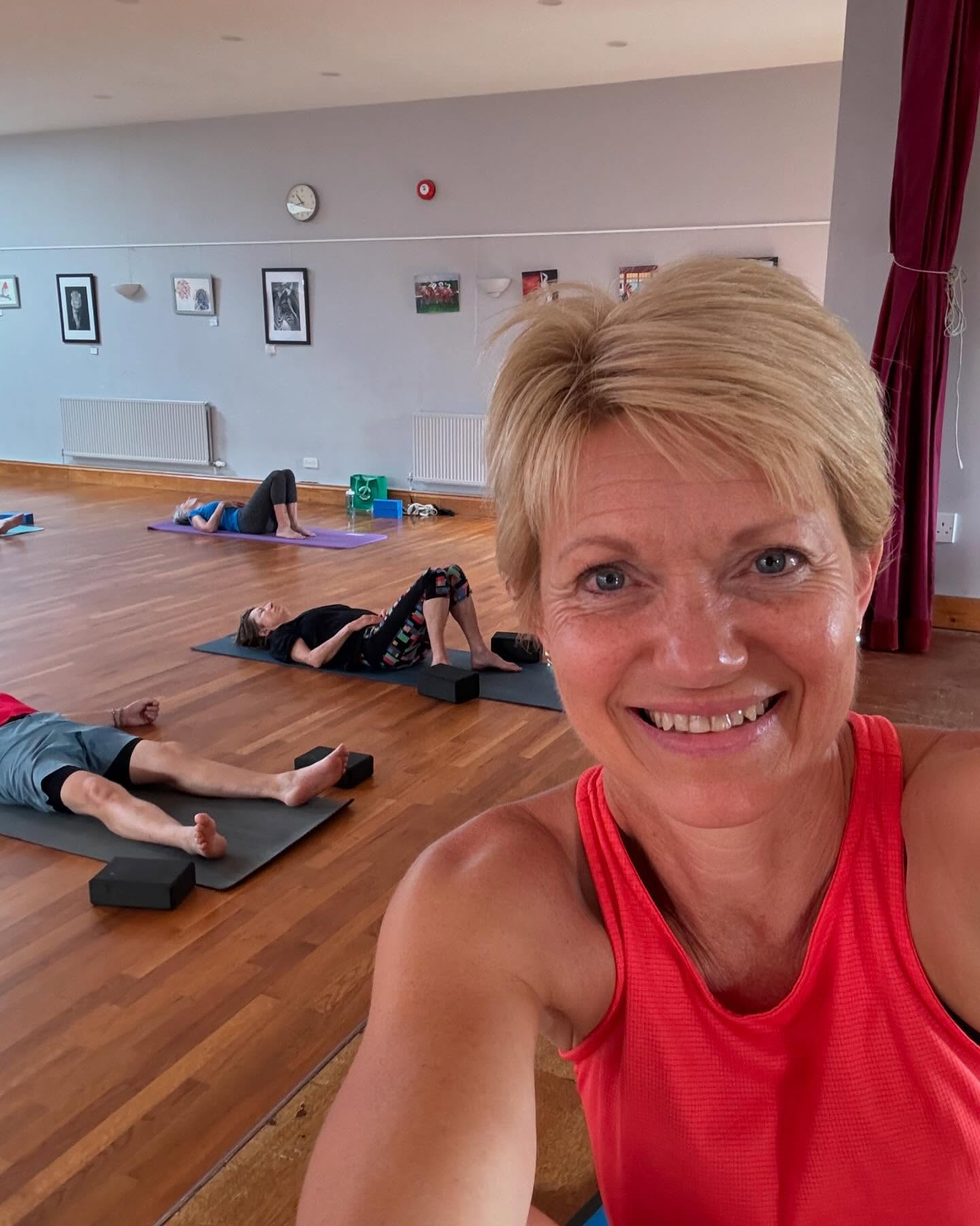 Bredon class this morning where I learnt that I’m not a fashion icon!! Who knew?! Don’t answer that! #uggbootsanyone #flipflopsjustno #bredonyoga