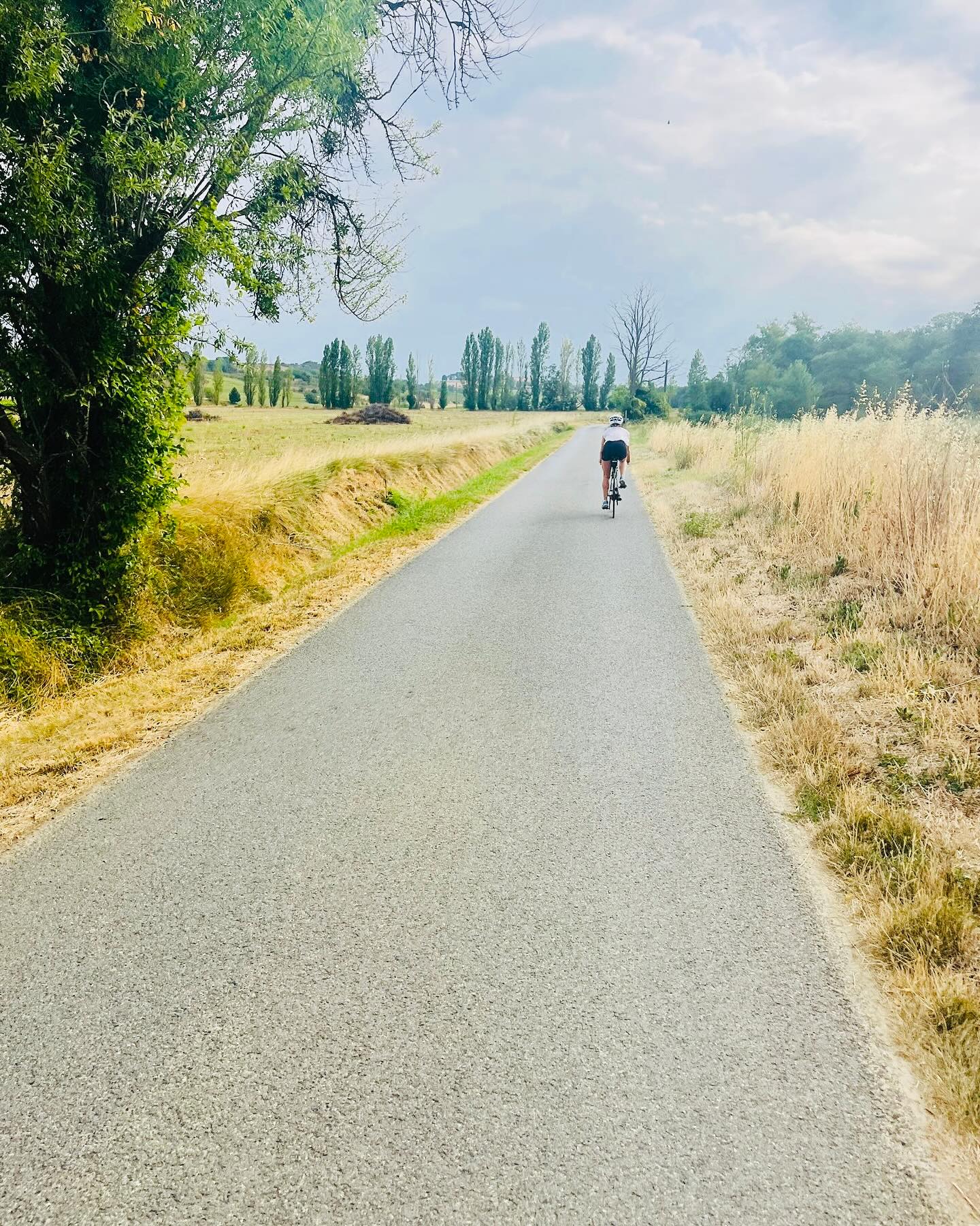 Early morning cycle to Limoux for a coffee (or herbal tea in my case….weird fact- I’ve never had a tea or coffee). Luckily, it was overcast this morning, which made it easier (I'm not a cyclist….yet!). Relaxed at home during the day and then sauntered off to the night market in Limoux….jeans were a massive error. Lulled into a false sense of security with the sun hiding behind the clouds 🙈 The Limoux market is every Tuesday from 5-11pm. Restaurants get chocka so best to book ahead/book as soon as you arrive 😁 Oooh and I've discovered a new cocktail. Ran out of Prosecco.…so here we have Aperol with pineapple juice and a dash of soda. Delicious. #grandcafelimoux #lecommercelimoux #limoux #cycling #southoffrance
