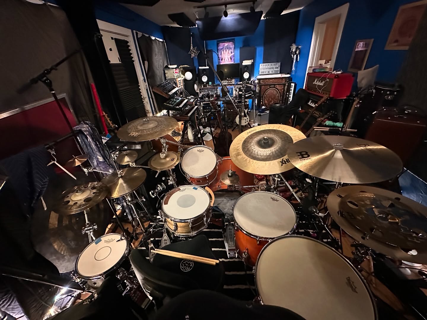 Last pic of the Drums and some other gear before this room becomes the control/mix room and off they go into the new building next door for a live room - Excited for more expansion and studio building. Stay tuned!
#recordingstudio #drums #enginnering #mixing #homestudio #drummer #meinl #engineer #studiobuilding