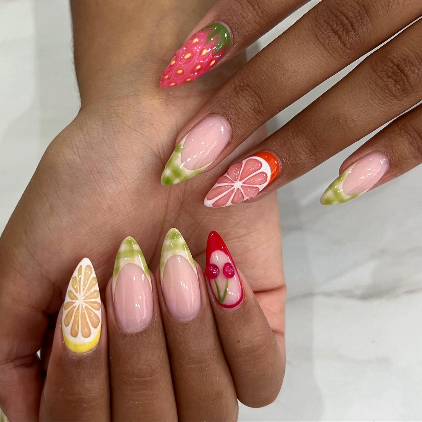 Picnic anyone? 🧺🍓🍊🍋🍒
But seriously, how CUTE is the baby orange! 🥺