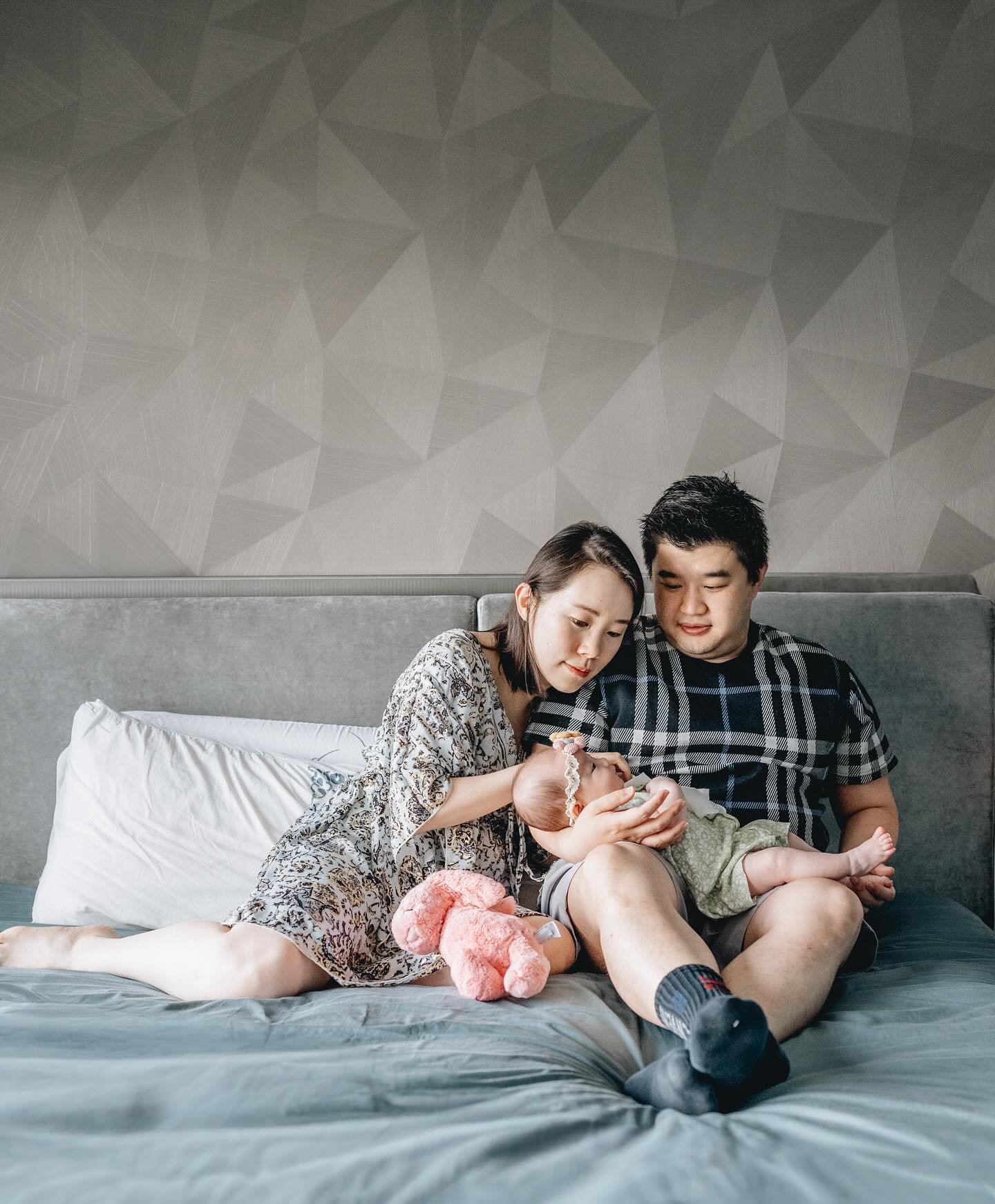 A warm & lovely in-home session with Erica’s family 👶🏻 // a few shots from last Saturday 💕